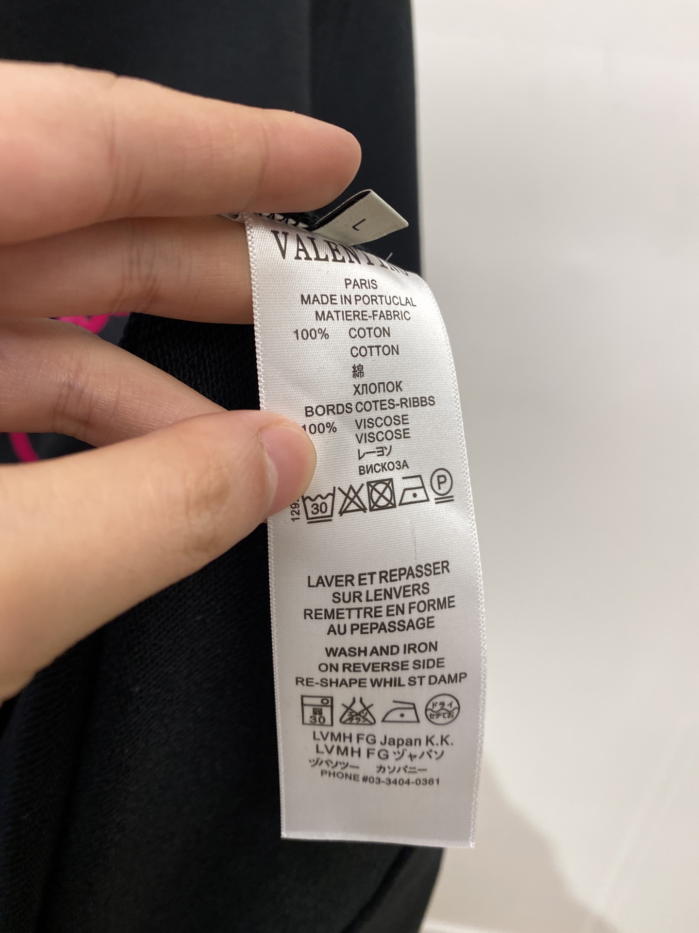 华伦天奴、2025最新款卫衣，帅气时尚，胸前顶级印胶字母logo，简约百搭款。面料棉 不仅挺括，保持潮流