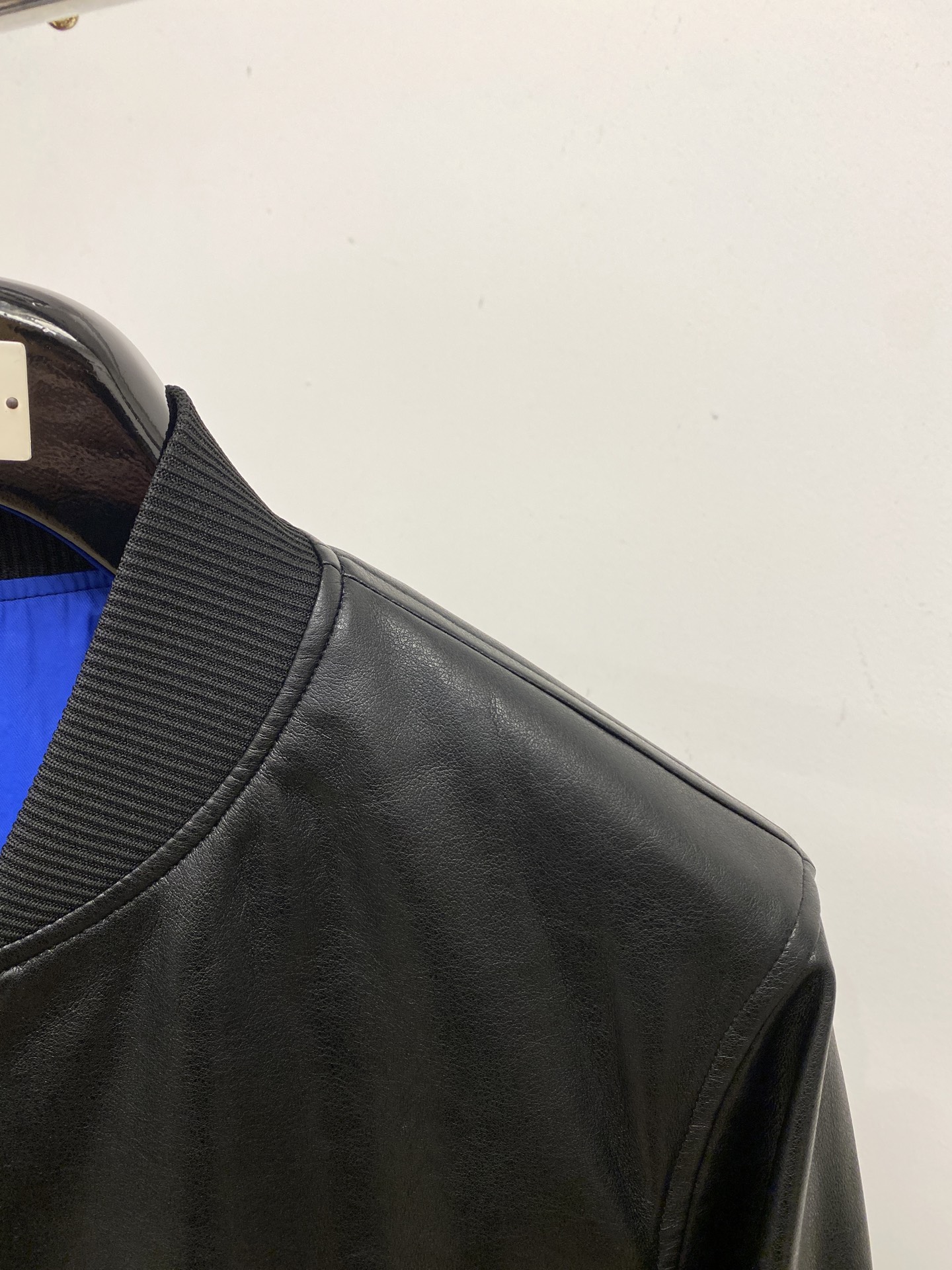 巴宝莉、2025新品PU皮夹克外套，时尚帅气，简约百搭款，定制原版面料，不仅挺括，保持潮流的廓形，又穿着