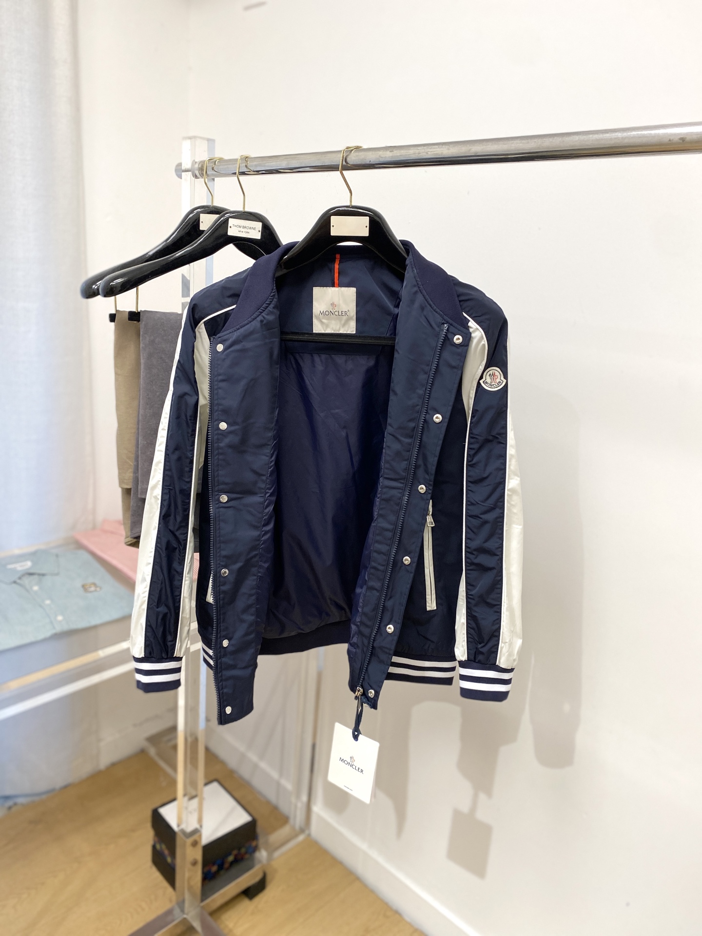 蒙口、2025新品夹克外套，时尚帅气，简约百搭款，袖口顶级刺绣装饰图案logo，定制原版面料，不仅挺括，