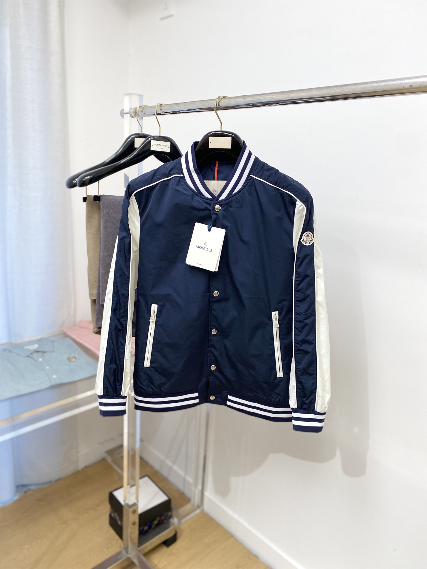 蒙口、2025新品夹克外套，时尚帅气，简约百搭款，袖口顶级刺绣装饰图案logo，定制原版面料，不仅挺括，