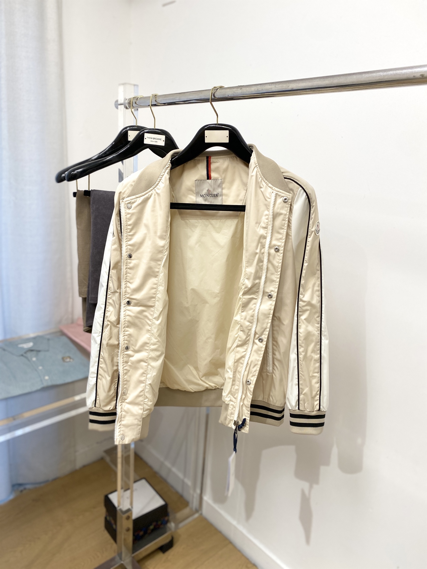 蒙口、2025新品夹克外套，时尚帅气，简约百搭款，袖口顶级刺绣装饰图案logo，定制原版面料，不仅挺括，