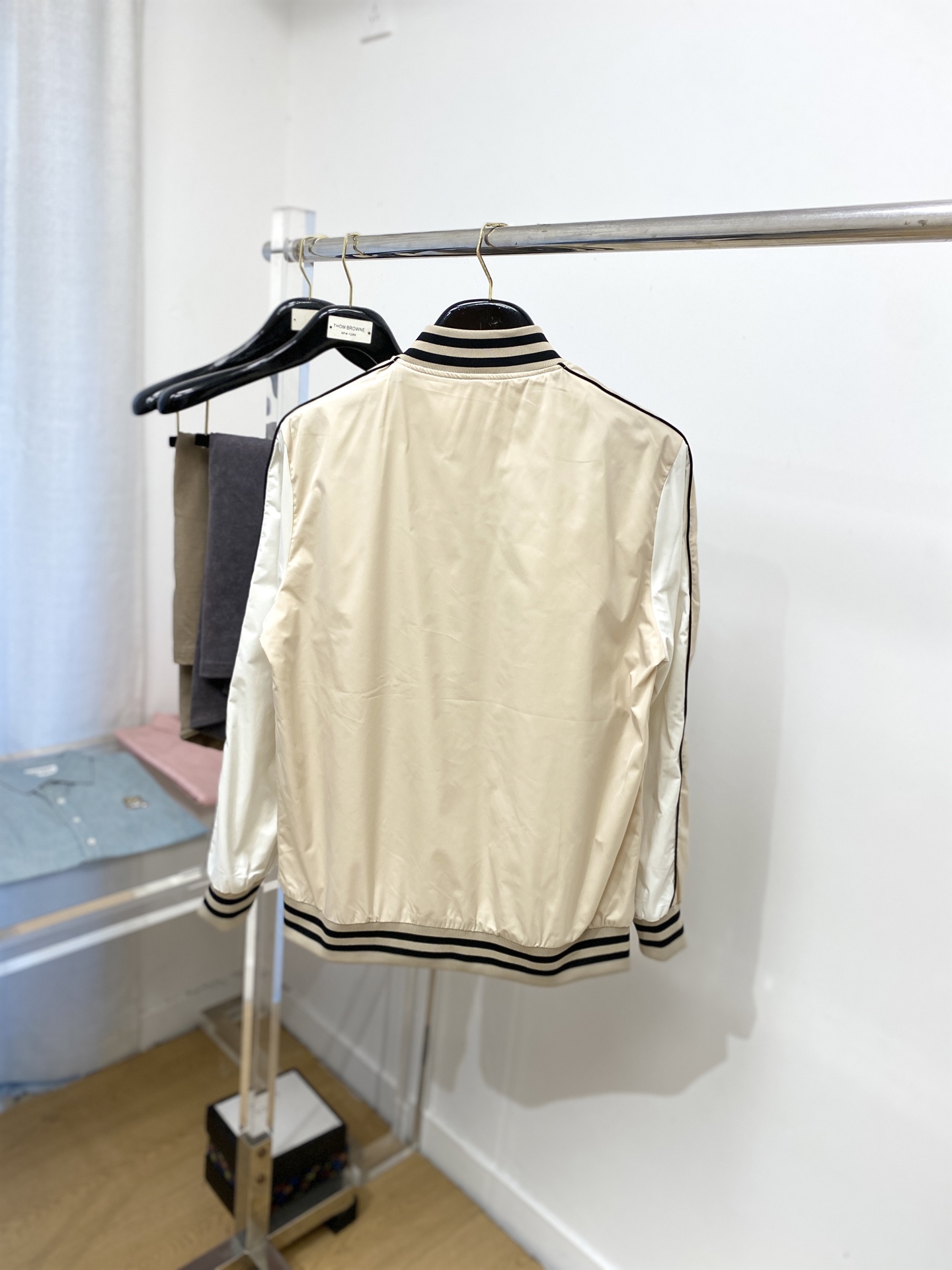 蒙口、2025新品夹克外套，时尚帅气，简约百搭款，袖口顶级刺绣装饰图案logo，定制原版面料，不仅挺括，