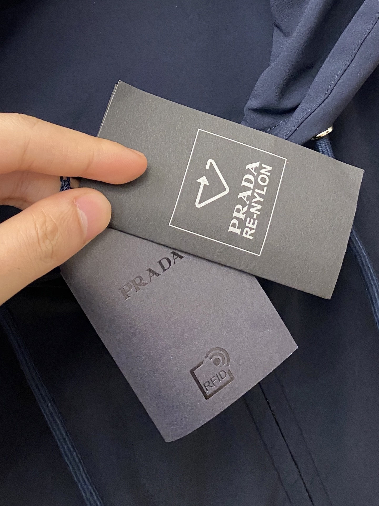 普拉达、2025新品夹克外套，时尚帅气，简约百搭款，胸前顶级印胶字母logo，定制原版面料，不仅挺括，保
