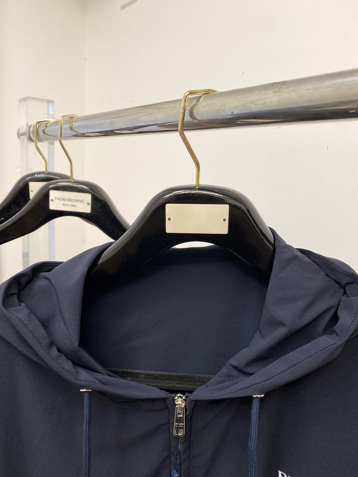 普拉达、2025新品夹克外套，时尚帅气，简约百搭款，胸前顶级印胶字母logo，定制原版面料，不仅挺括，保