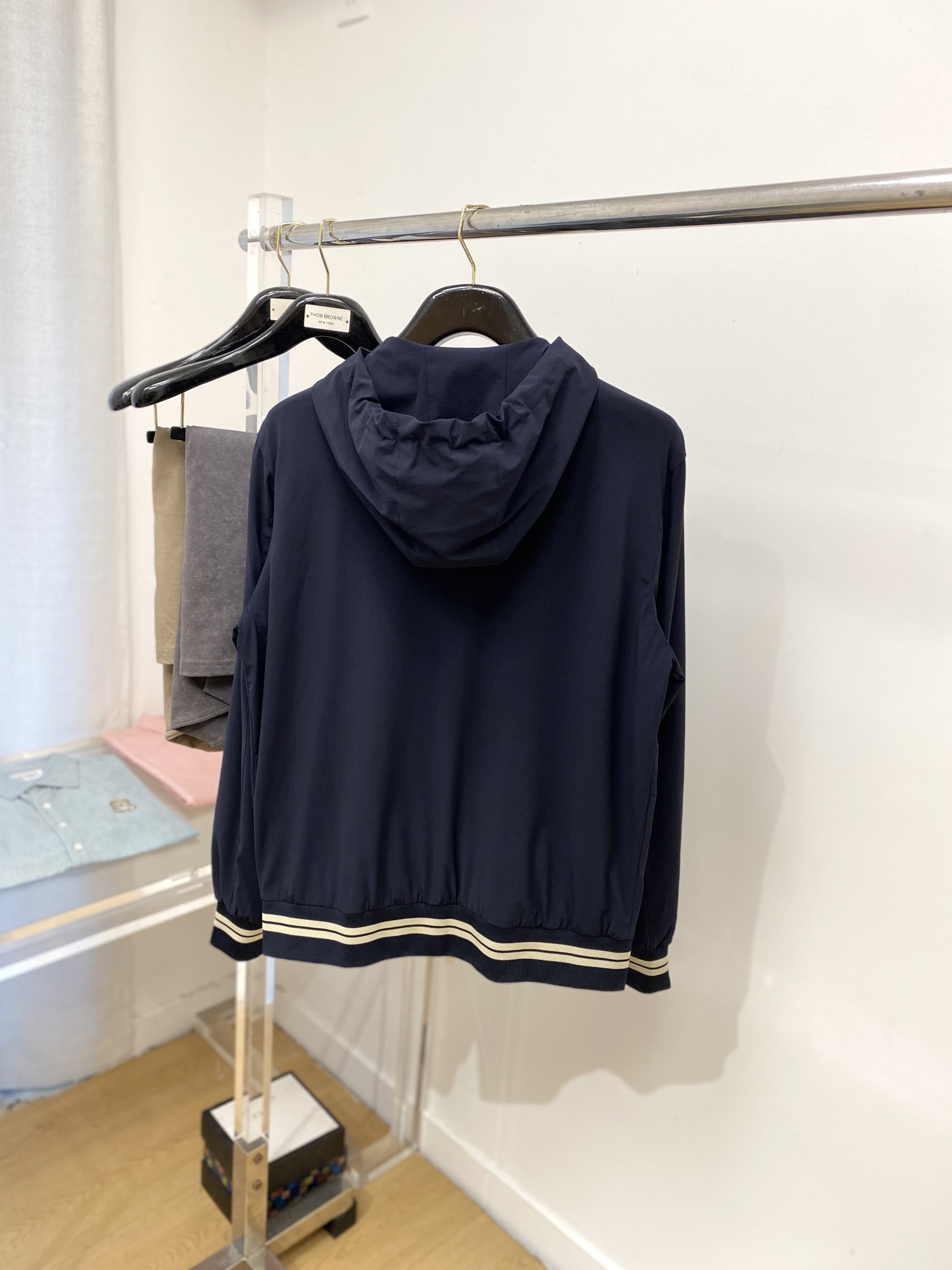 普拉达、2025新品夹克外套，时尚帅气，简约百搭款，胸前顶级印胶字母logo，定制原版面料，不仅挺括，保