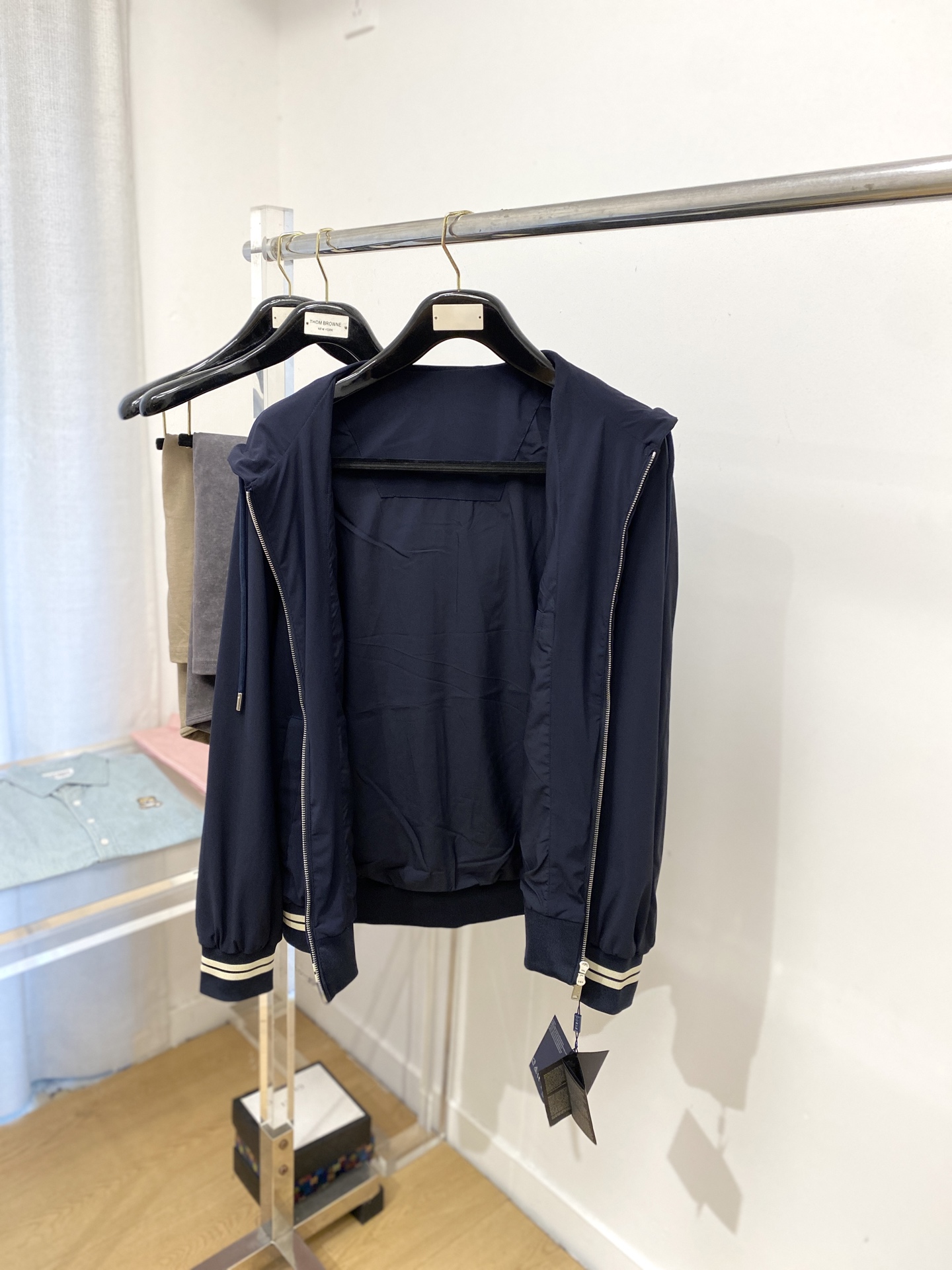 普拉达、2025新品夹克外套，时尚帅气，简约百搭款，胸前顶级印胶字母logo，定制原版面料，不仅挺括，保