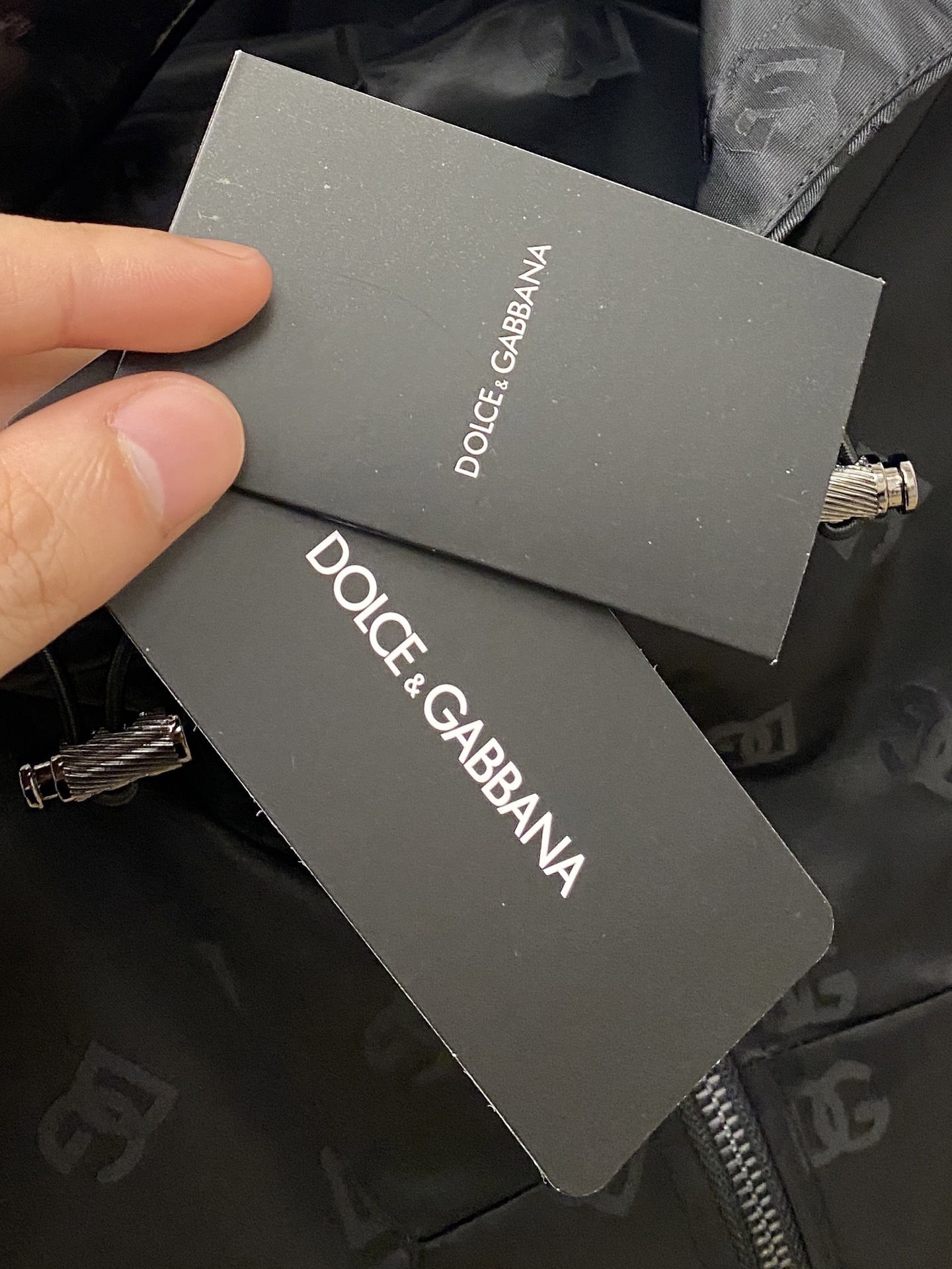 DG、2025新品夹克外套，时尚帅气，简约百搭款，顶级数码定位印花字母logo，定制原版面料，不仅挺括，