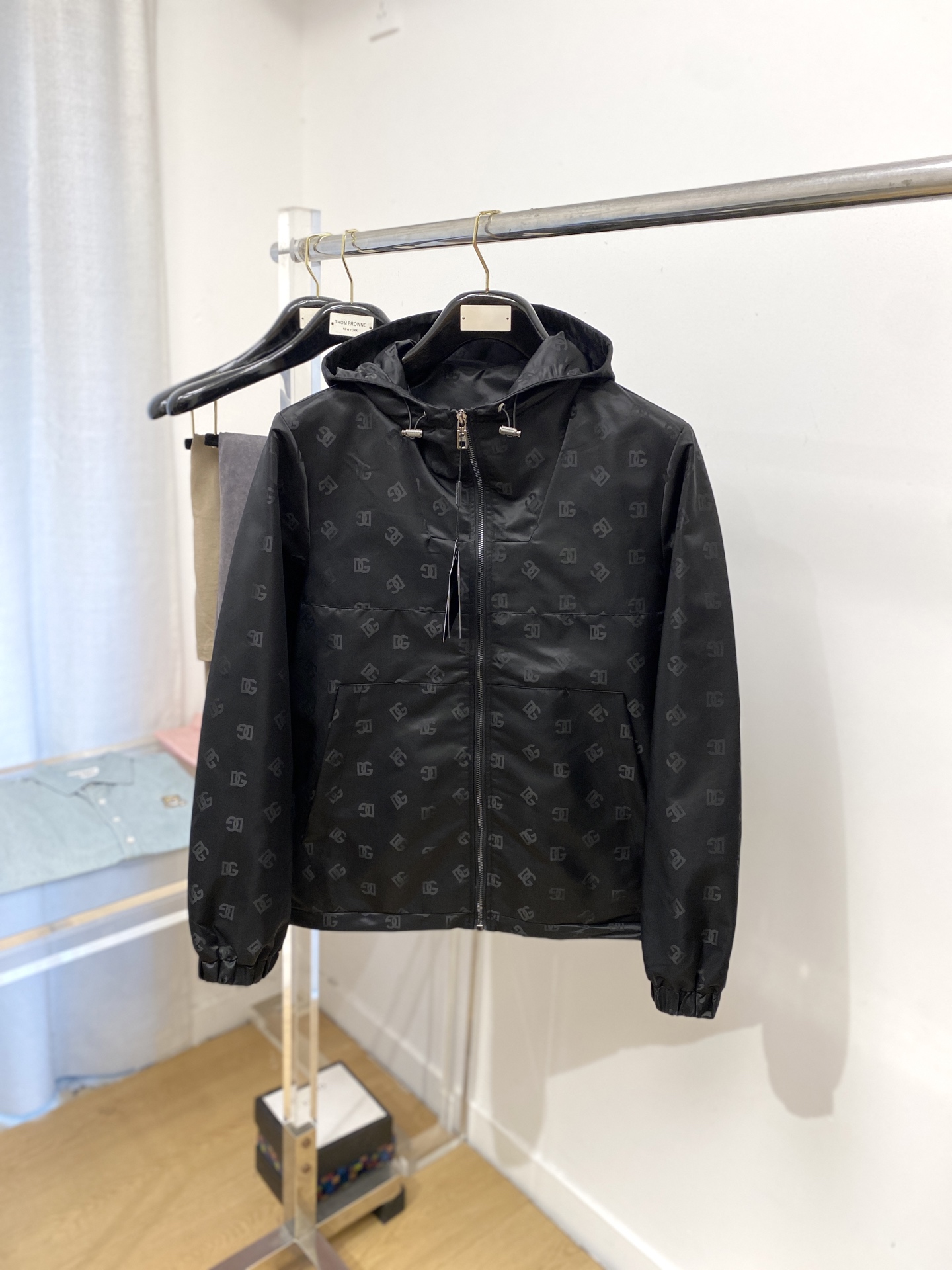 NO:514023,DG, 2025 new jacket jacket, fashionable and handsome, simple and versatile, top digital positioned printed letter logo, customized original fabric, not only crisp, maintains the trendy silhouette, and is comfortable to wear, and the yarn is more delicate, code M-3XL,, jackets & coats, jackets & coats, alexander wang19860909DG、2025新品夹克外套,时尚帅气,简约百搭款,顶级数码定位印花字母logo,定制原版面料,不仅挺括,保持潮流的廓形,又穿着舒适,纱织更细腻,码数M-3XL,,jackets & coats,jackets & coats,alexander wang,Men's clothing