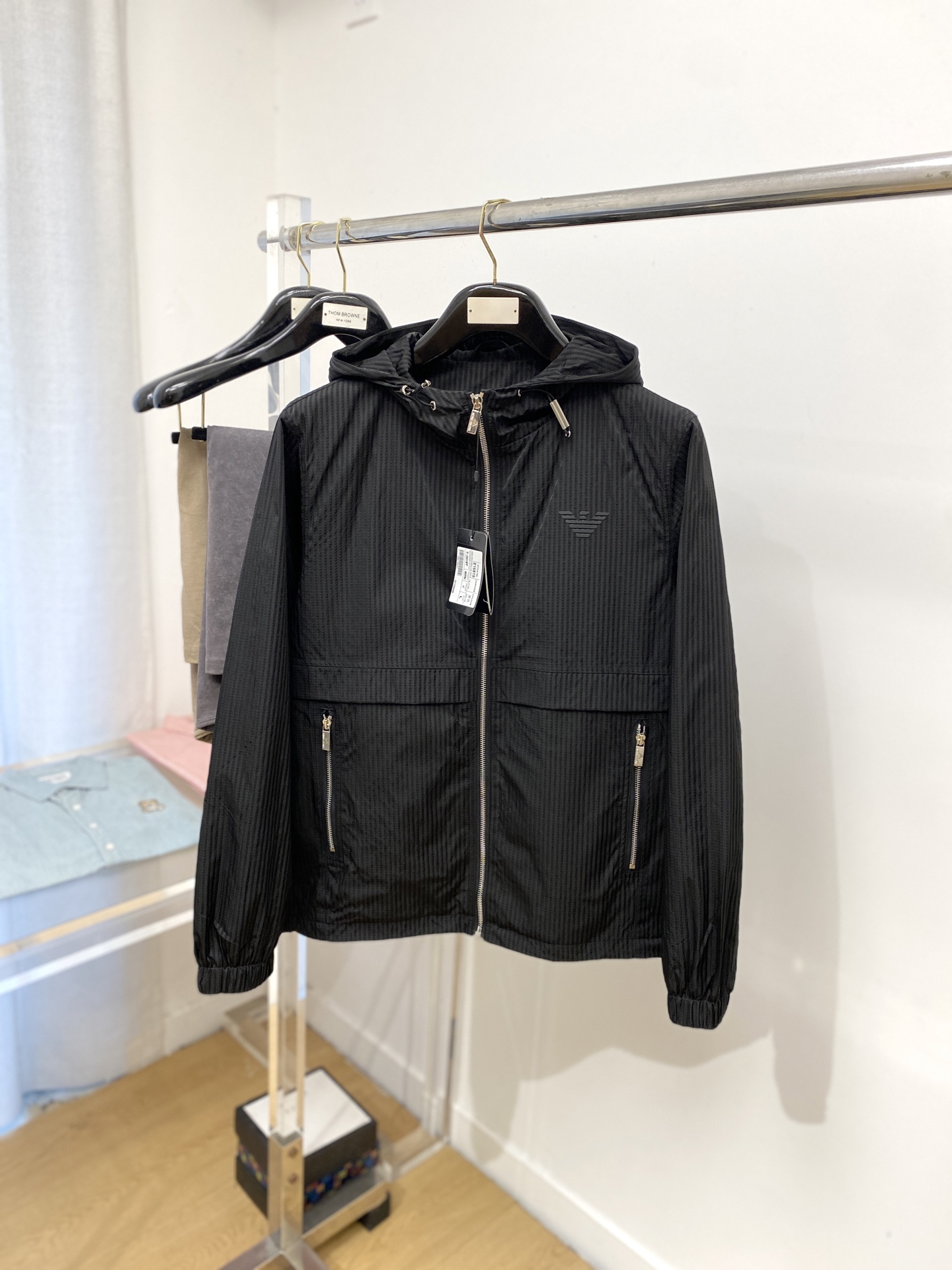 NO:514025,Armani, 2025 new jacket jacket, fashionable and handsome, simple and versatile style, top-grade glue-printed pattern logo on the chest, customized original fabric, not only crisp, maintains the trendy silhouette, and is comfortable to wear, and the yarn weaving is more delicate, the number M-3XL,,armani, jackets & coats, jackets & coats, alexander wang19860909阿玛尼、2025新品夹克外套,时尚帅气,简约百搭款,胸前顶级印胶图案logo,定制原版面料,不仅挺括,保持潮流的廓形,又穿着舒适,纱织更细腻,码数M-3XL,,armani,jackets & coats,jackets & coats,alexander wang,Men's clothing