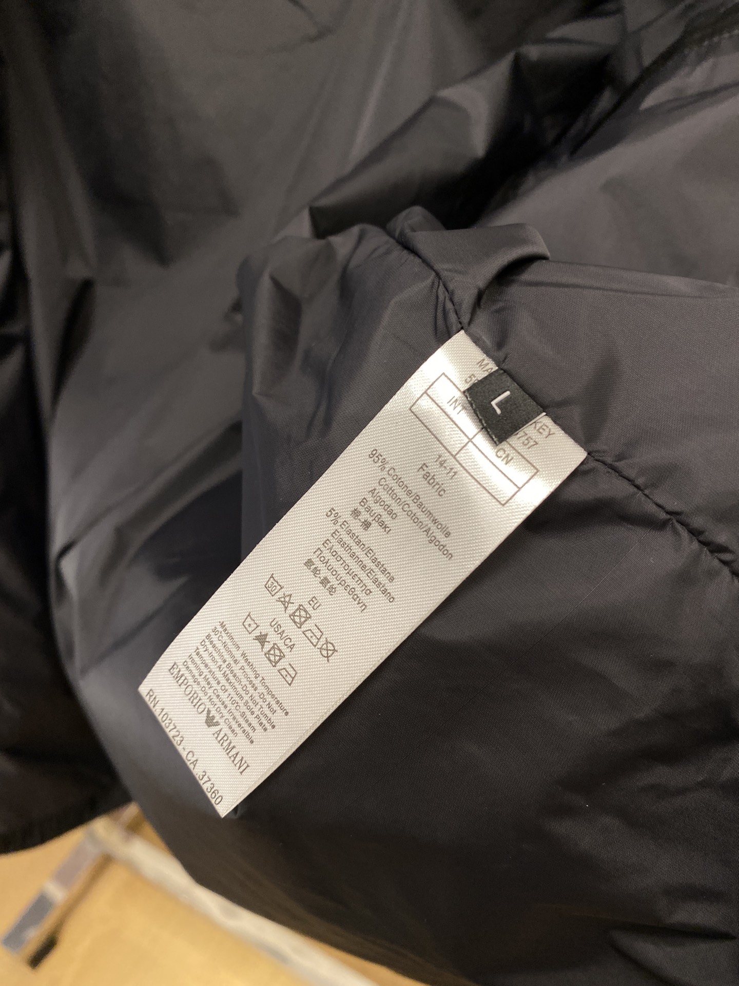 阿玛尼、2025新品夹克外套，时尚帅气，简约百搭款，胸前顶级印胶图案logo，定制原版面料，不仅挺括，保