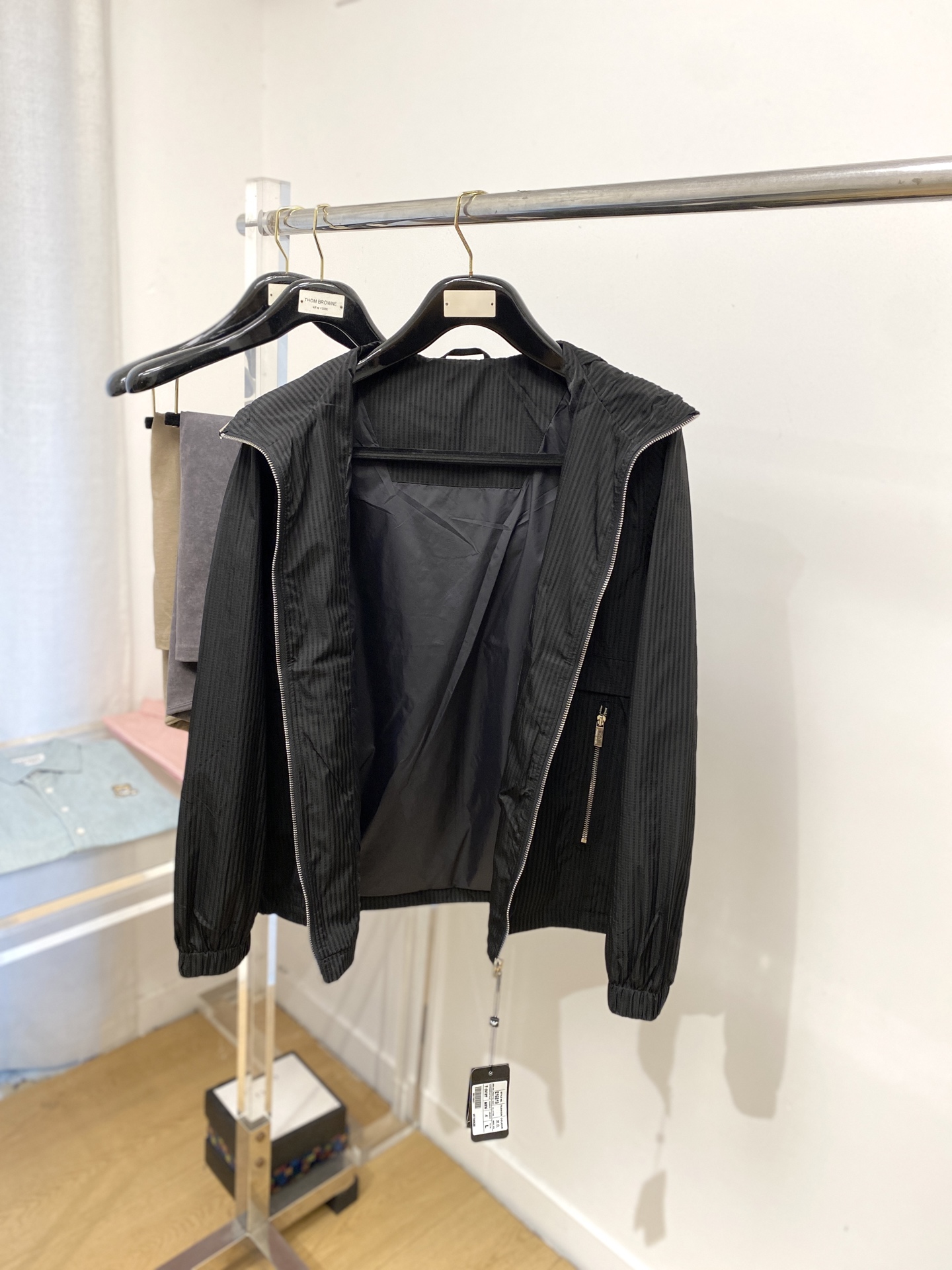 阿玛尼、2025新品夹克外套，时尚帅气，简约百搭款，胸前顶级印胶图案logo，定制原版面料，不仅挺括，保