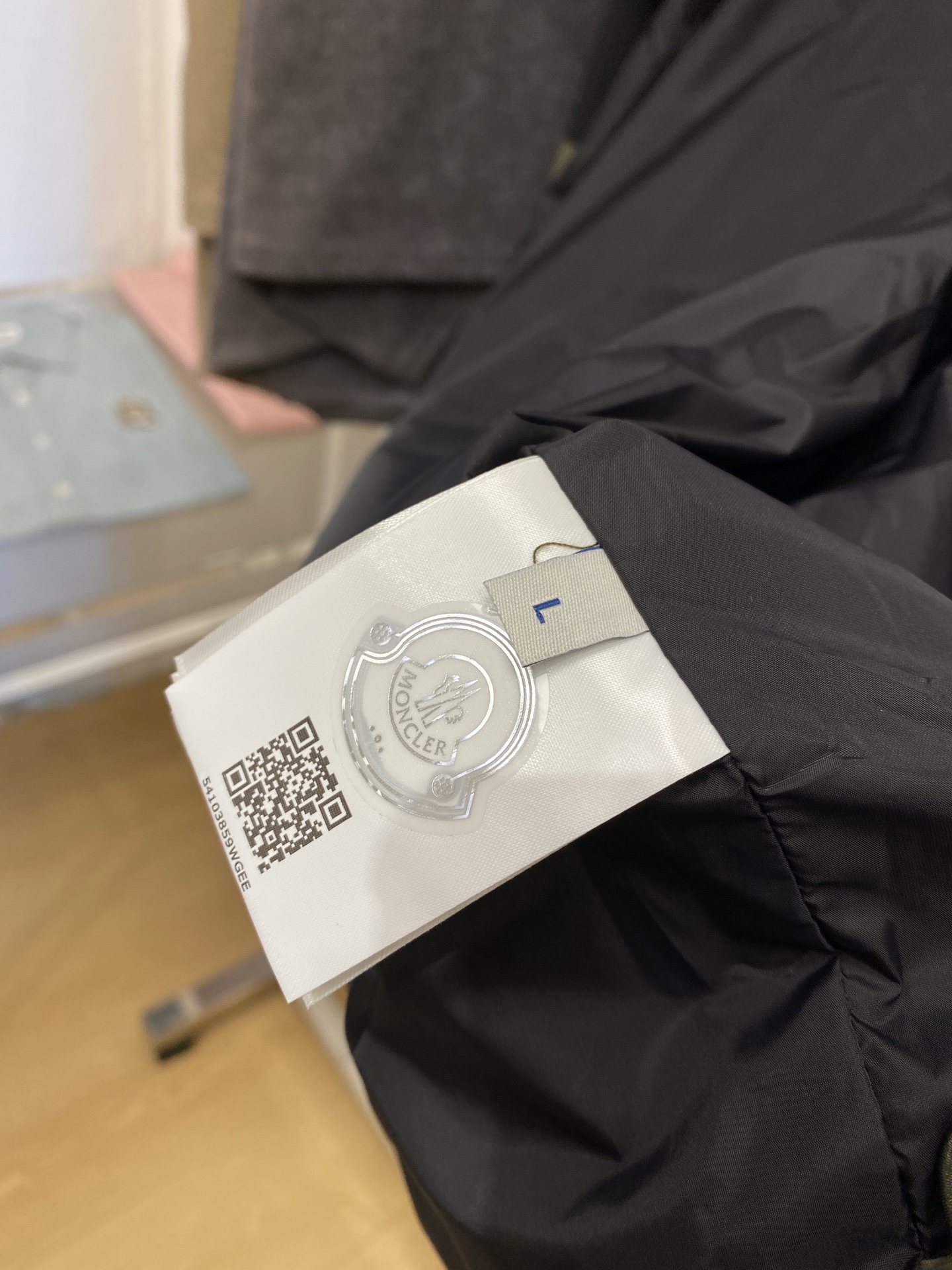 ￼ 蒙口、2025新品夹克外套，时尚帅气，简约百搭款，袖口顶级刺绣装饰图案logo，定制原版面料，不仅挺