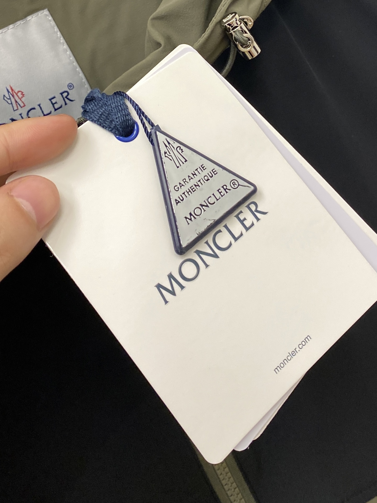 ￼ 蒙口、2025新品夹克外套，时尚帅气，简约百搭款，袖口顶级刺绣装饰图案logo，定制原版面料，不仅挺