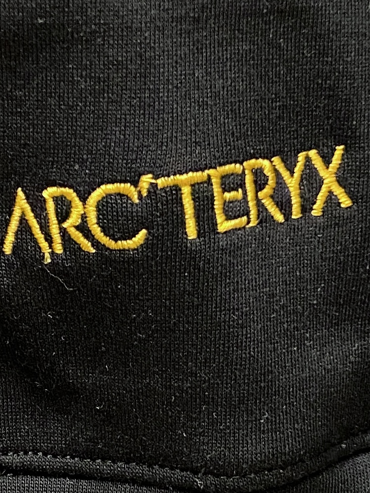 始祖鸟、2025最新款卫衣，帅气时尚，胸前精致刺绣图案logo，简约百搭款。面料棉 不仅挺括，保持潮流的