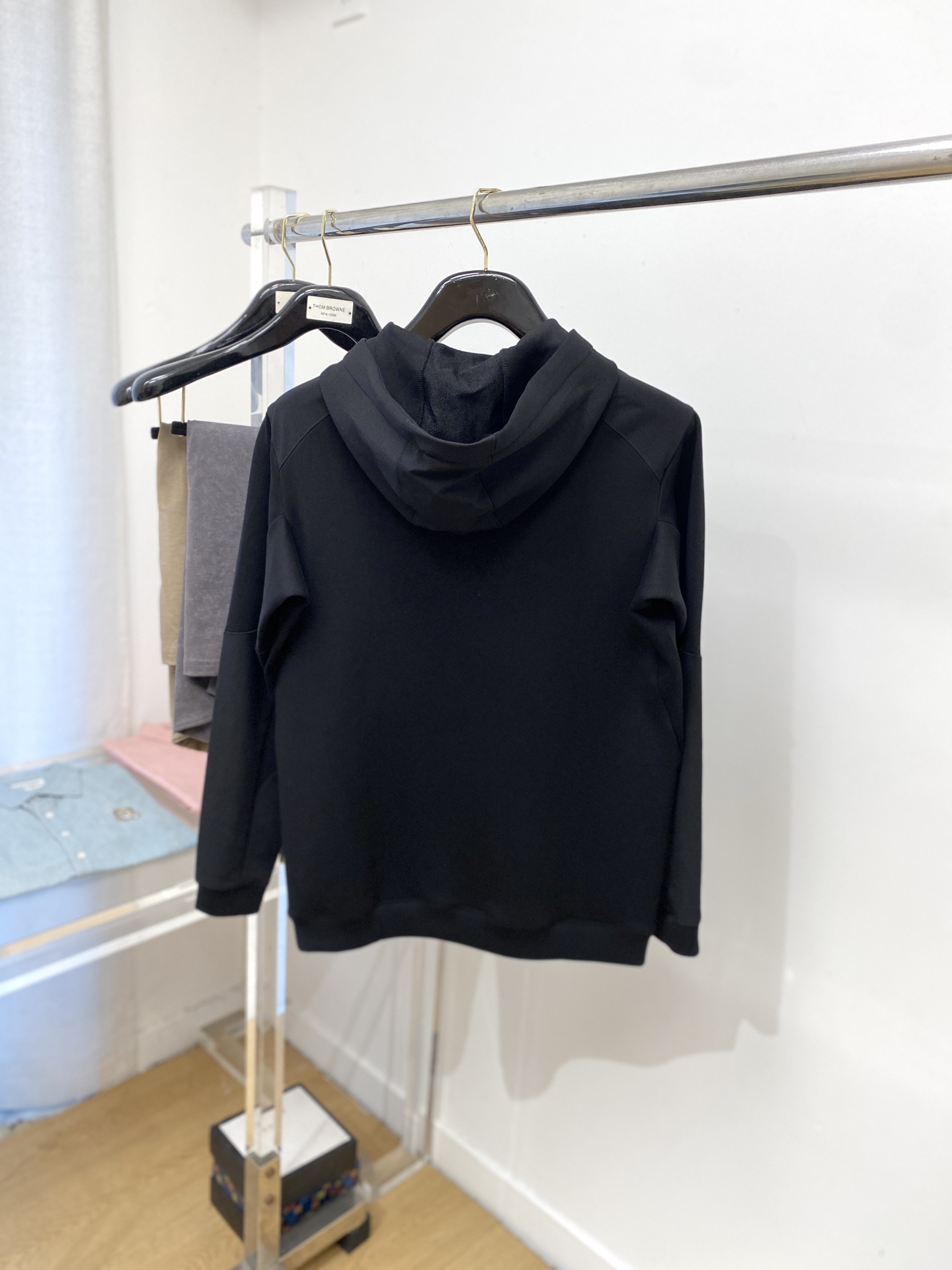 始祖鸟、2025最新款卫衣，帅气时尚，胸前精致刺绣图案logo，简约百搭款。面料棉 不仅挺括，保持潮流的