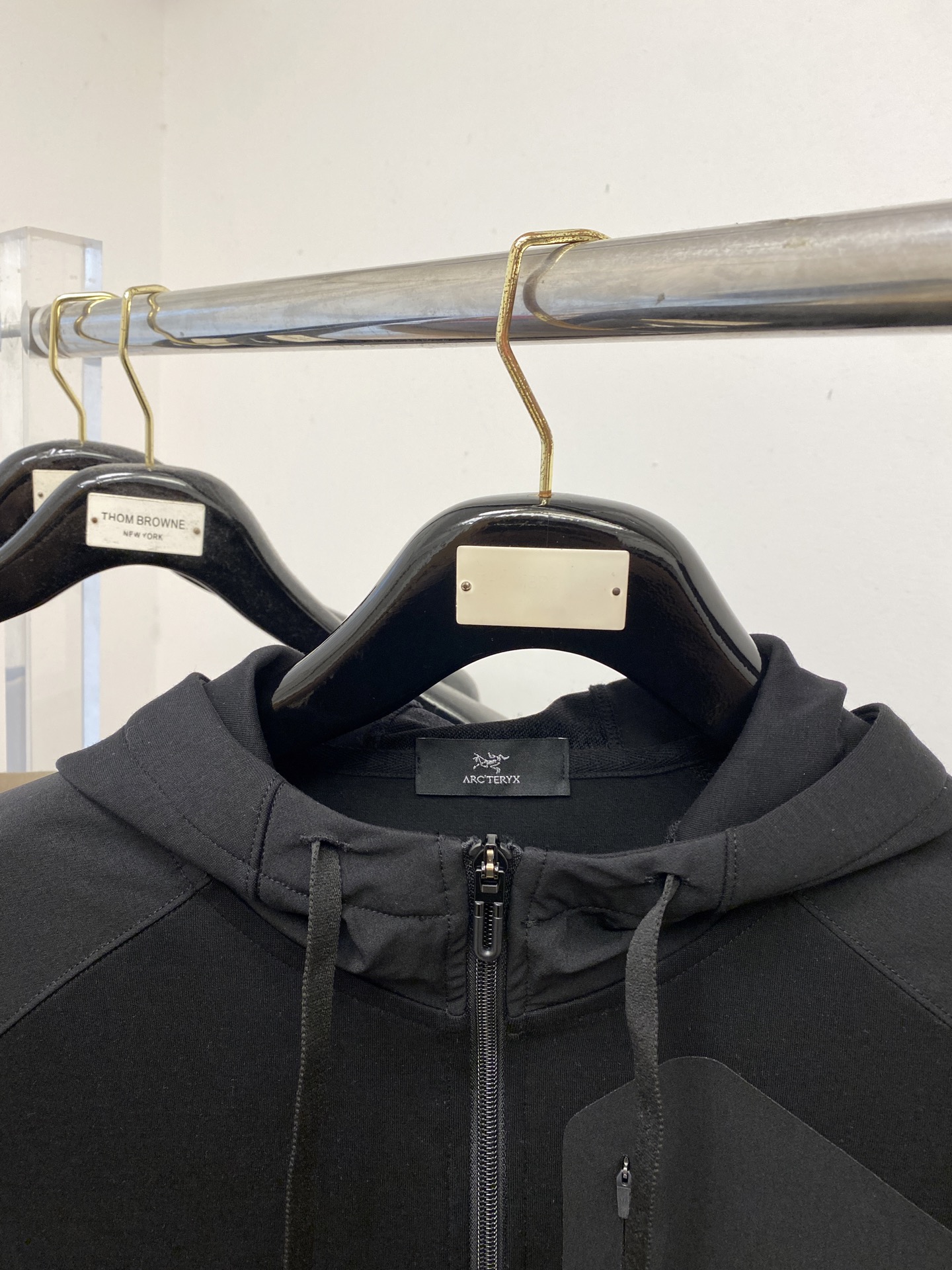 始祖鸟、2025最新款卫衣，帅气时尚，胸前精致刺绣图案logo，简约百搭款。面料棉 不仅挺括，保持潮流的