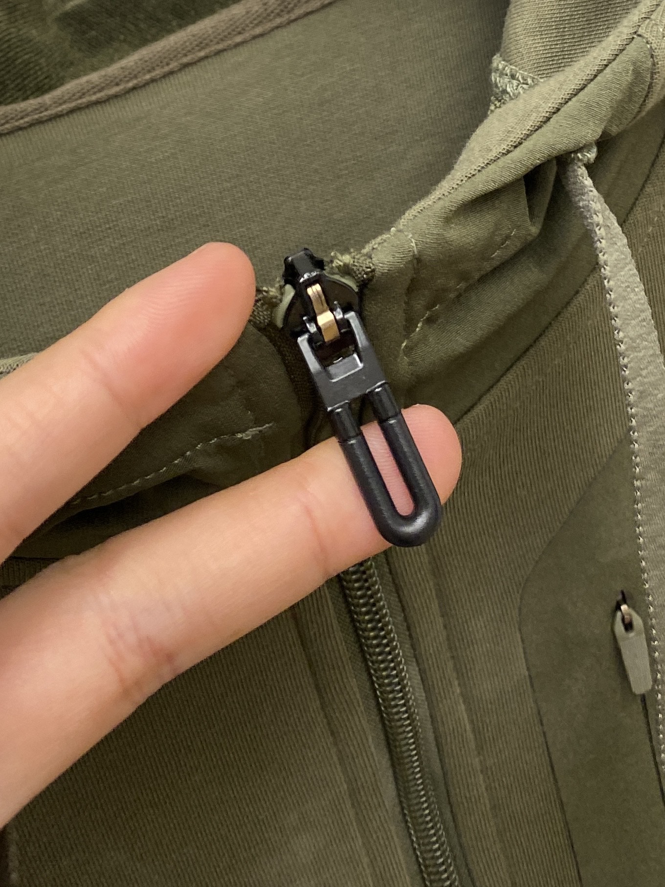 始祖鸟、2025最新款卫衣，帅气时尚，胸前精致刺绣图案logo，简约百搭款。面料棉 不仅挺括，保持潮流的