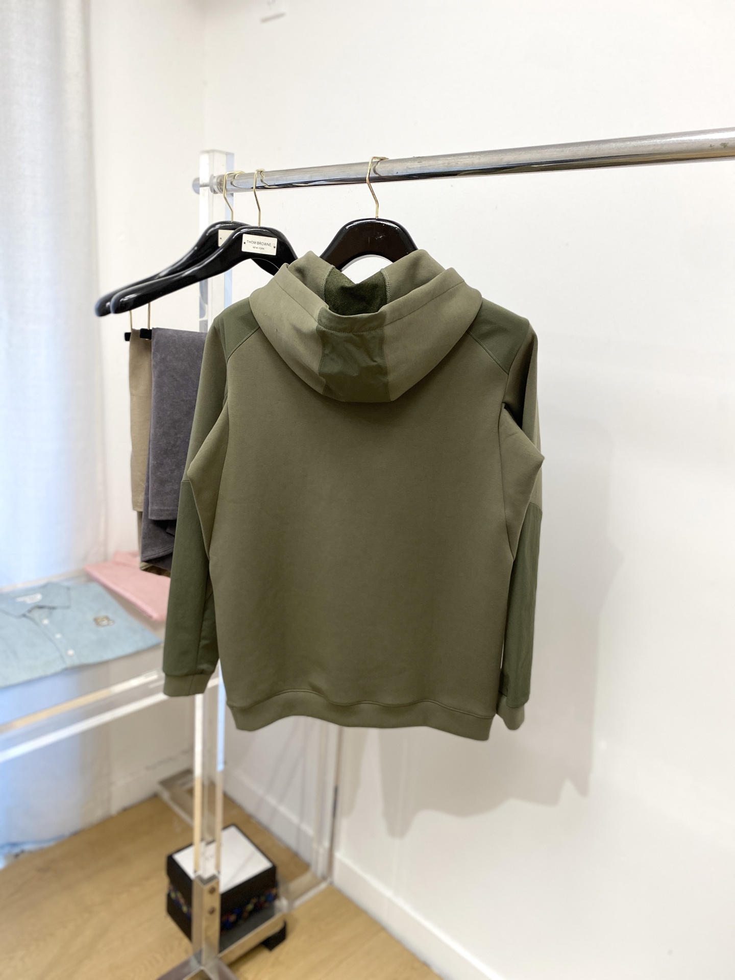 始祖鸟、2025最新款卫衣，帅气时尚，胸前精致刺绣图案logo，简约百搭款。面料棉 不仅挺括，保持潮流的