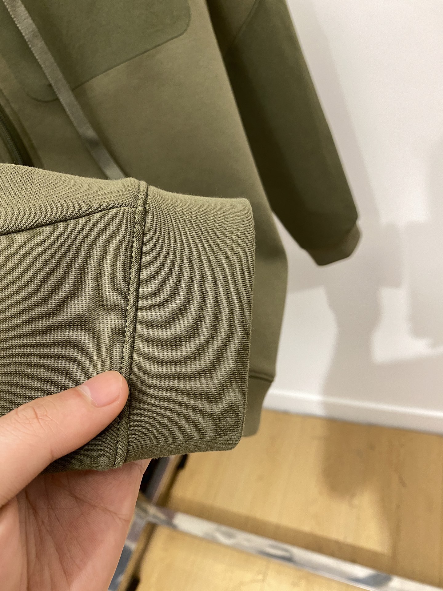 始祖鸟、2025最新款卫衣，帅气时尚，胸前精致刺绣图案logo，简约百搭款。面料棉 不仅挺括，保持潮流的