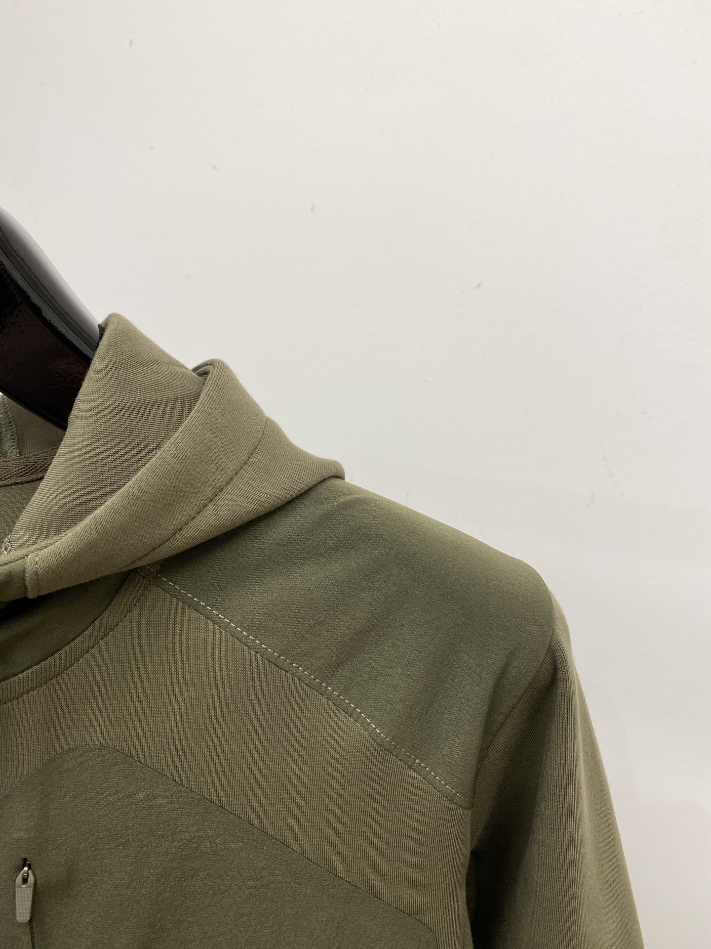 始祖鸟、2025最新款卫衣，帅气时尚，胸前精致刺绣图案logo，简约百搭款。面料棉 不仅挺括，保持潮流的