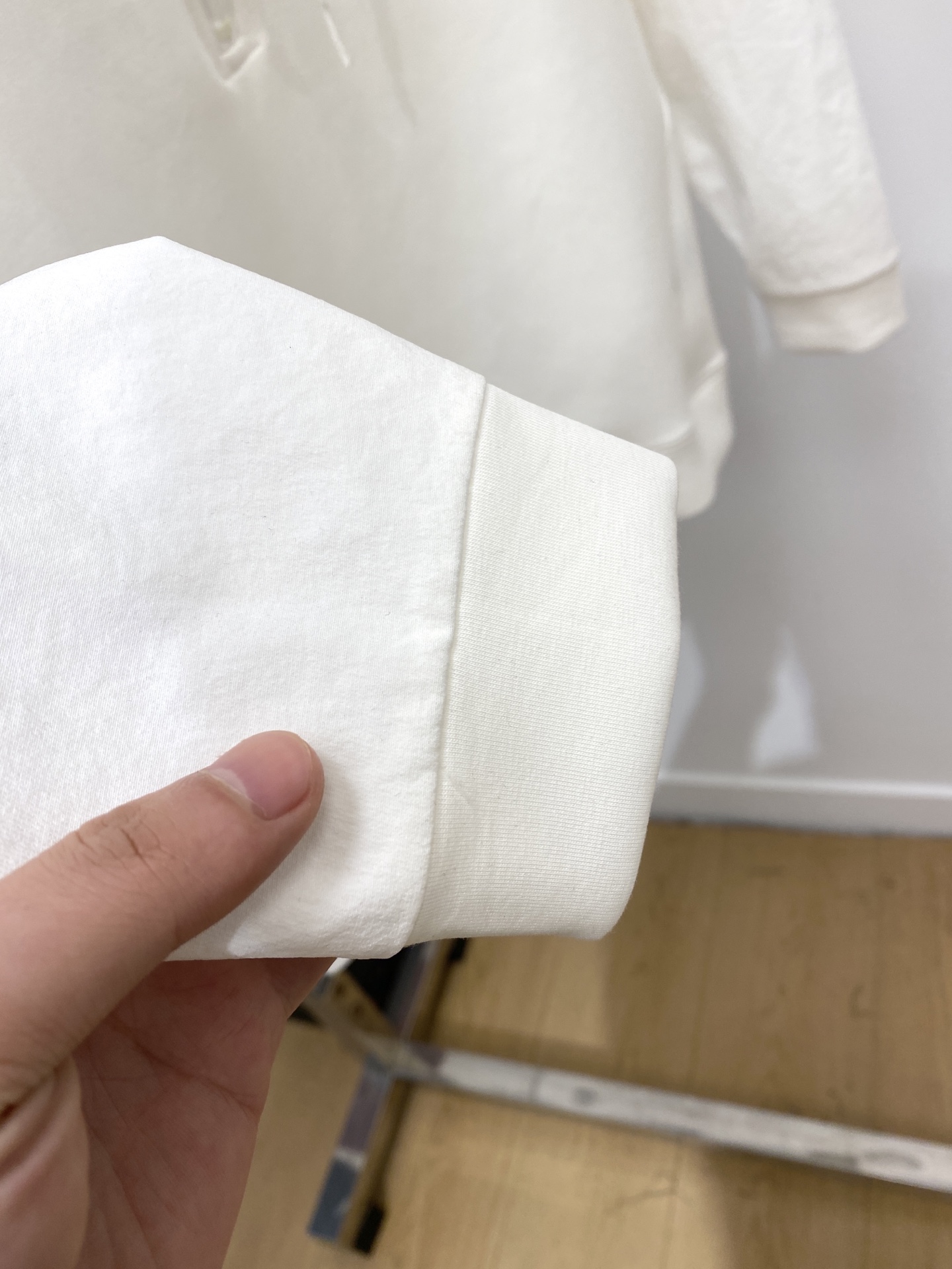 始祖鸟、2025最新款卫衣，帅气时尚，胸前精致刺绣图案logo，简约百搭款。面料棉 不仅挺括，保持潮流的