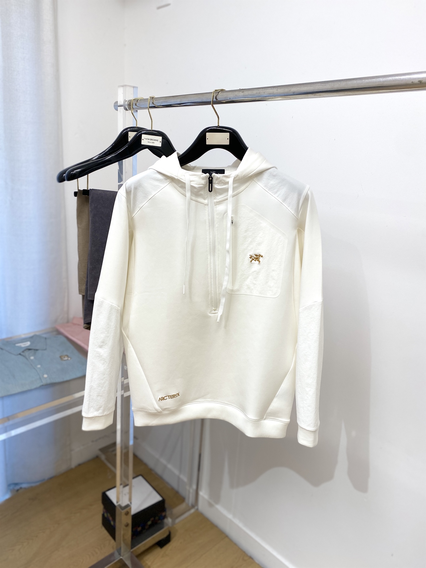 NO:514031,Archaeoptera bird, the latest 2025 sweatshirt, handsome and fashionable, exquisite embroidered pattern logo on the chest, simple and versatile style. The fabric cotton is not only crisp, maintains the trendy silhouette, and is also comfortable to wear, and the yarn is more delicate, the number M-3XL, arc'teryx, hoodie, sweatshirts, alexander wang19860909始祖鸟、2025最新款卫衣,帅气时尚,胸前精致刺绣图案logo,简约百搭款.面料棉 不仅挺括,保持潮流的廓形,又穿着舒适,纱织更细腻,码数M-3XL,arc'teryx,hoodie,sweatshirts,alexander wang,Men's clothing