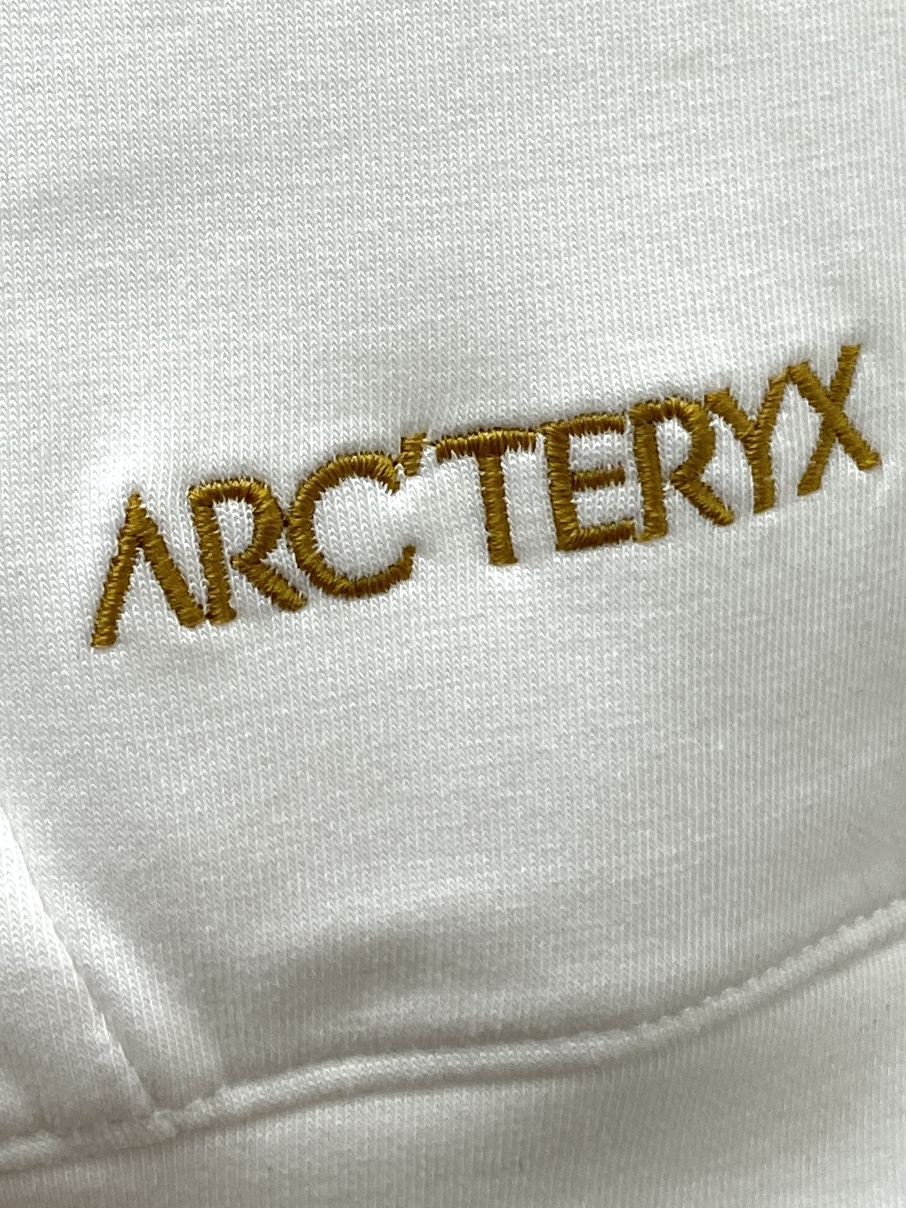 始祖鸟、2025最新款卫衣，帅气时尚，胸前精致刺绣图案logo，简约百搭款。面料棉 不仅挺括，保持潮流的