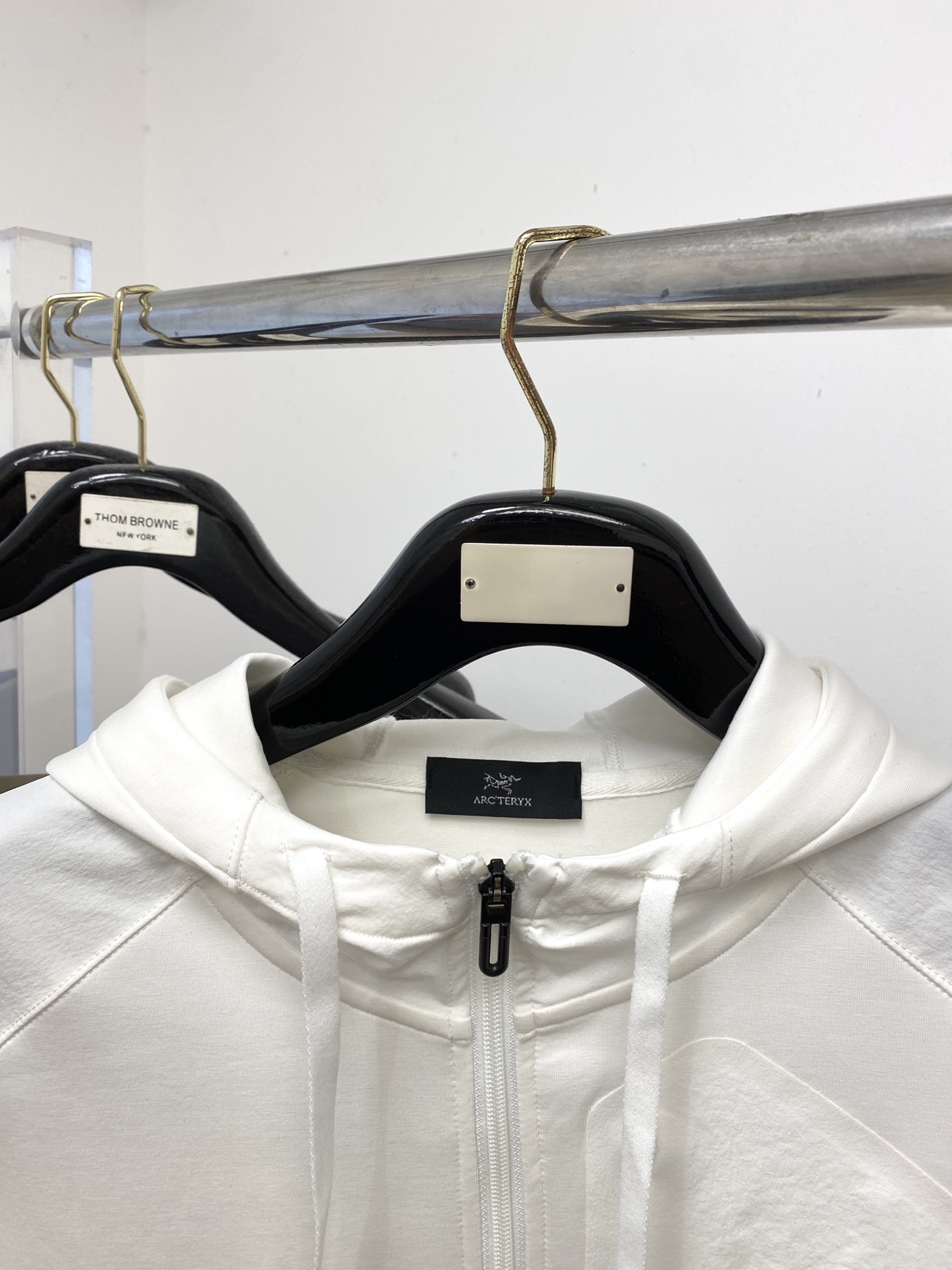 始祖鸟、2025最新款卫衣，帅气时尚，胸前精致刺绣图案logo，简约百搭款。面料棉 不仅挺括，保持潮流的