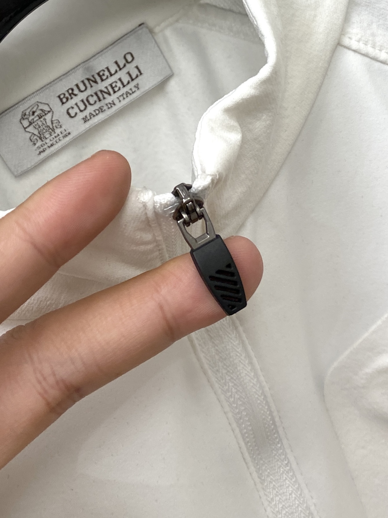 Brunello Cucinelli、2025最新款卫衣，帅气时尚，胸前精致刺绣图案logo，简约百搭款