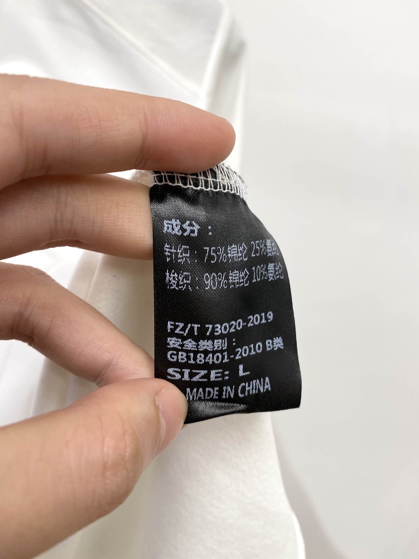 Brunello Cucinelli、2025最新款卫衣，帅气时尚，胸前精致刺绣图案logo，简约百搭款