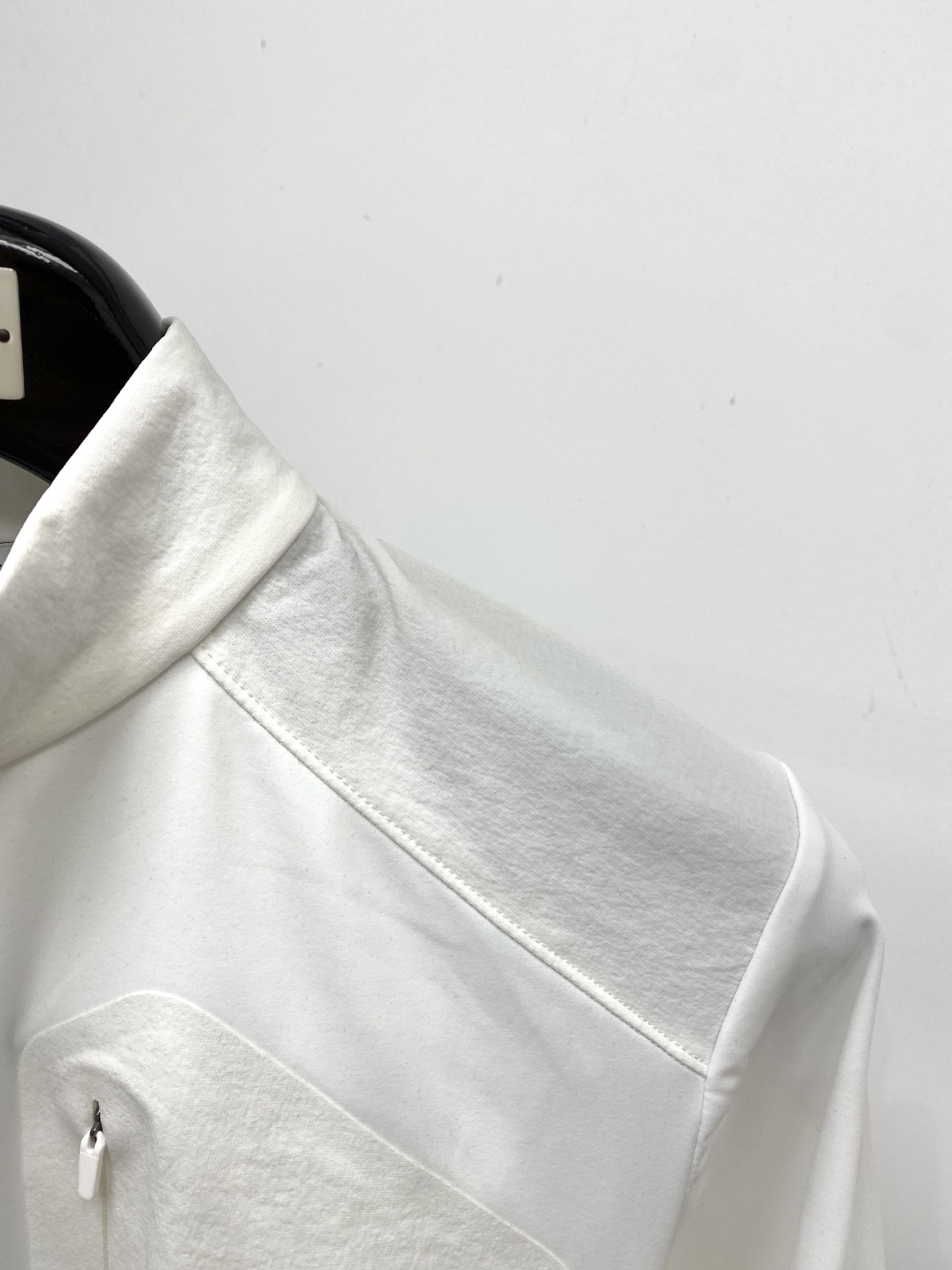 Brunello Cucinelli、2025最新款卫衣，帅气时尚，胸前精致刺绣图案logo，简约百搭款