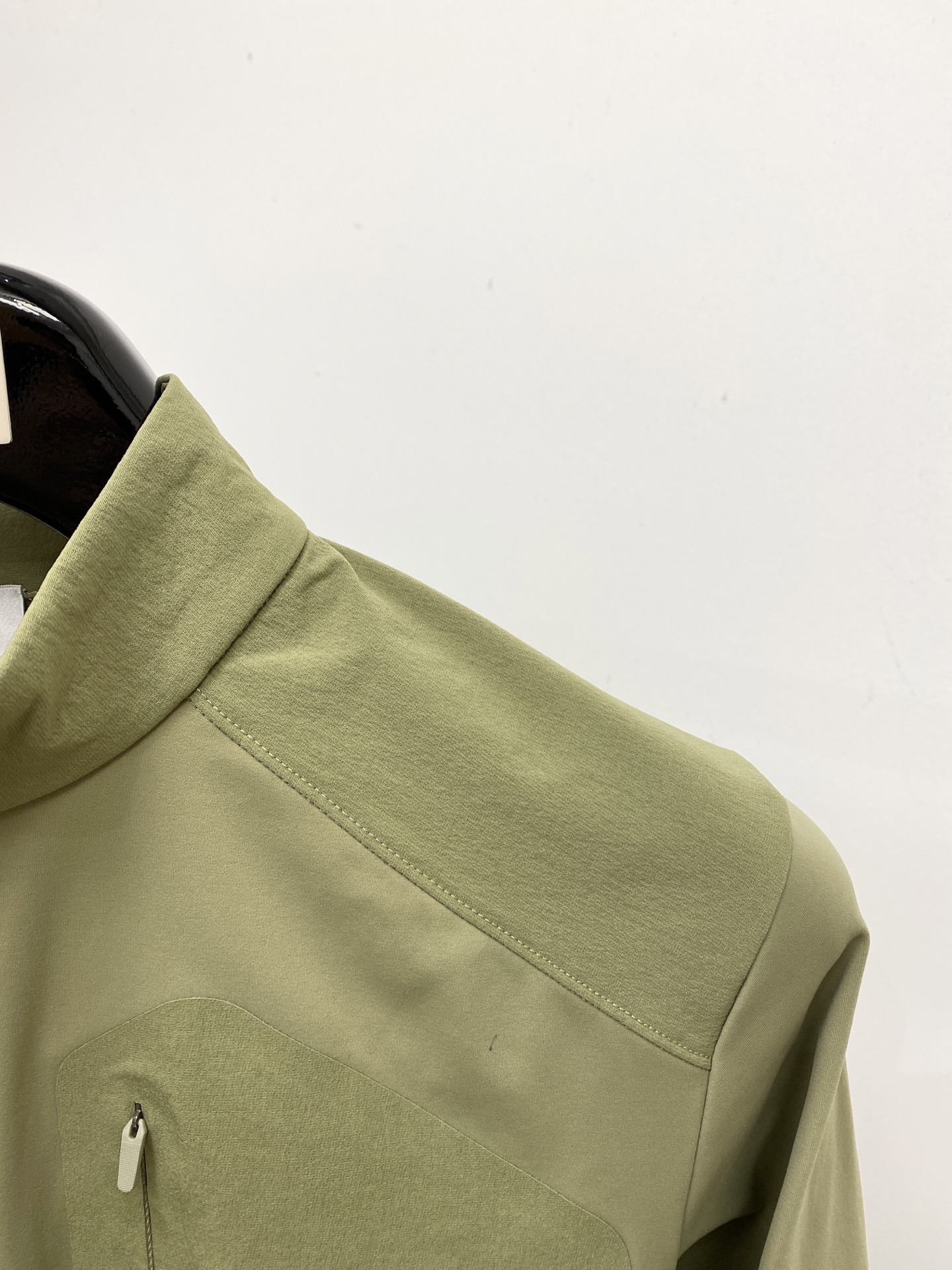 Brunello Cucinelli、2025最新款卫衣，帅气时尚，胸前精致刺绣图案logo，简约百搭款