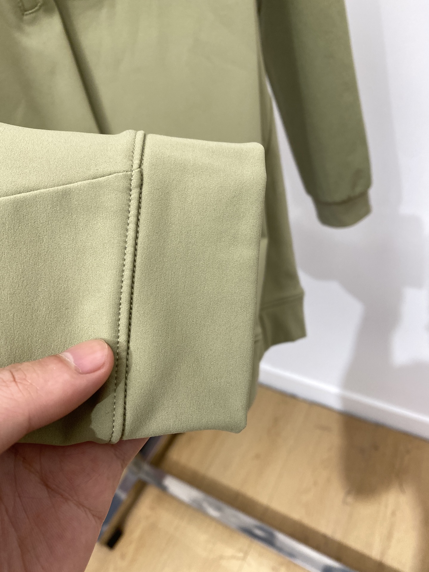 Brunello Cucinelli、2025最新款卫衣，帅气时尚，胸前精致刺绣图案logo，简约百搭款