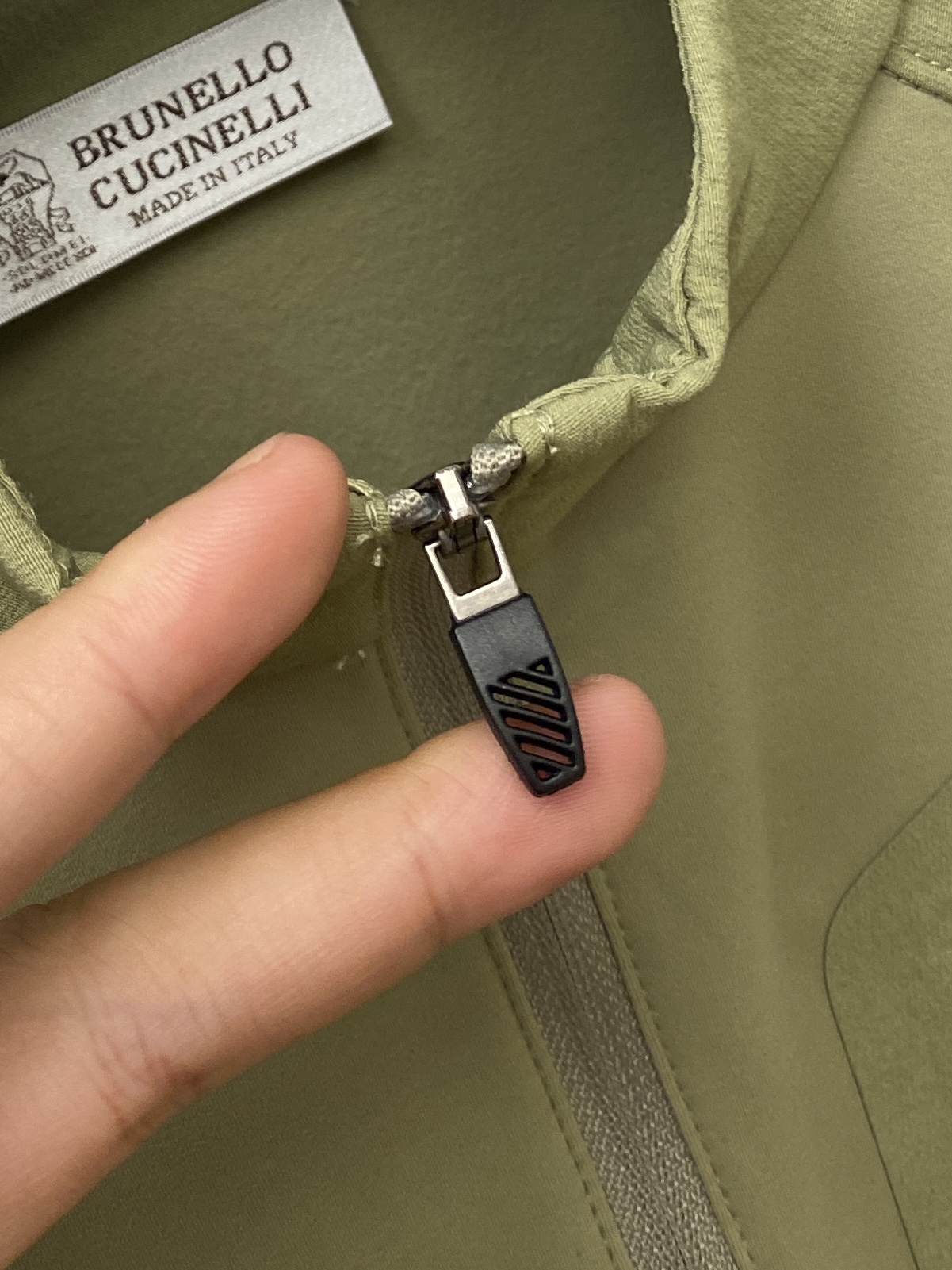 Brunello Cucinelli、2025最新款卫衣，帅气时尚，胸前精致刺绣图案logo，简约百搭款