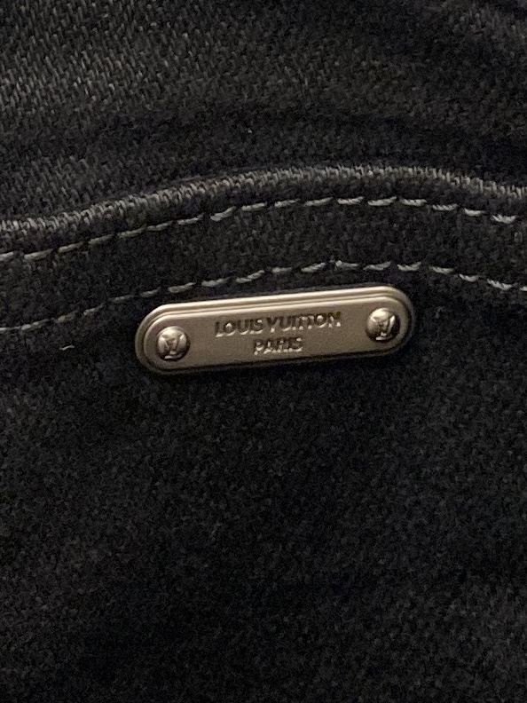 LV、2025最新品，专柜同步有售，原单狠货，水洗休闲牛仔裤，进口原版水洗弹力面料，舒适有弹性，原版五金