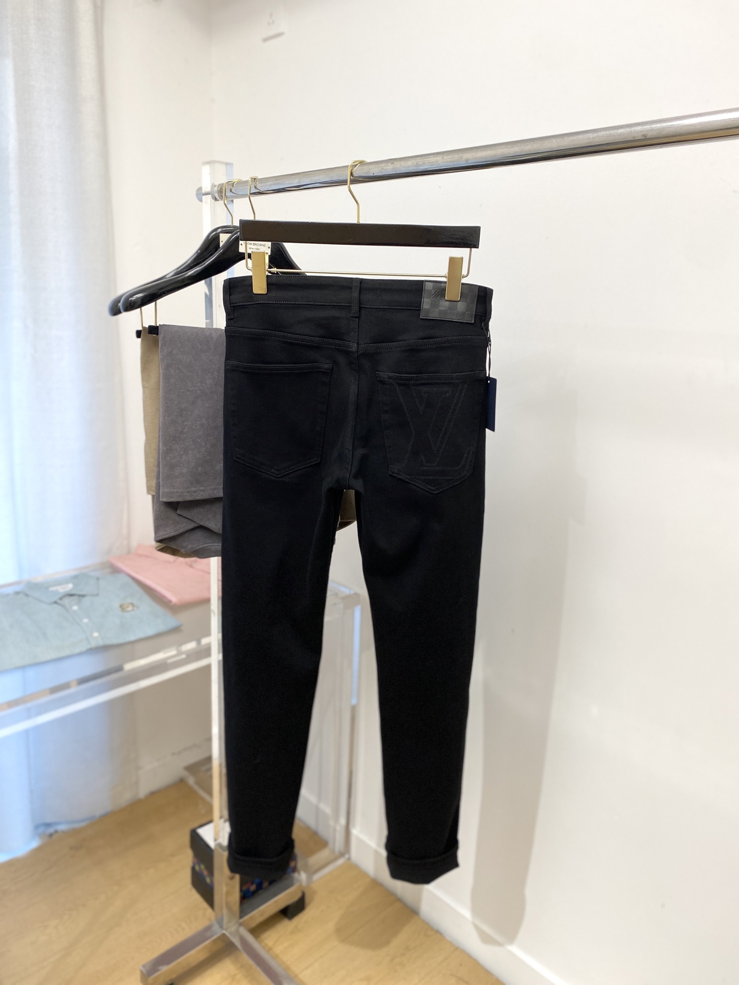 LV、2025最新品，专柜同步有售，原单狠货，水洗休闲牛仔裤，进口原版水洗弹力面料，舒适有弹性，原版五金