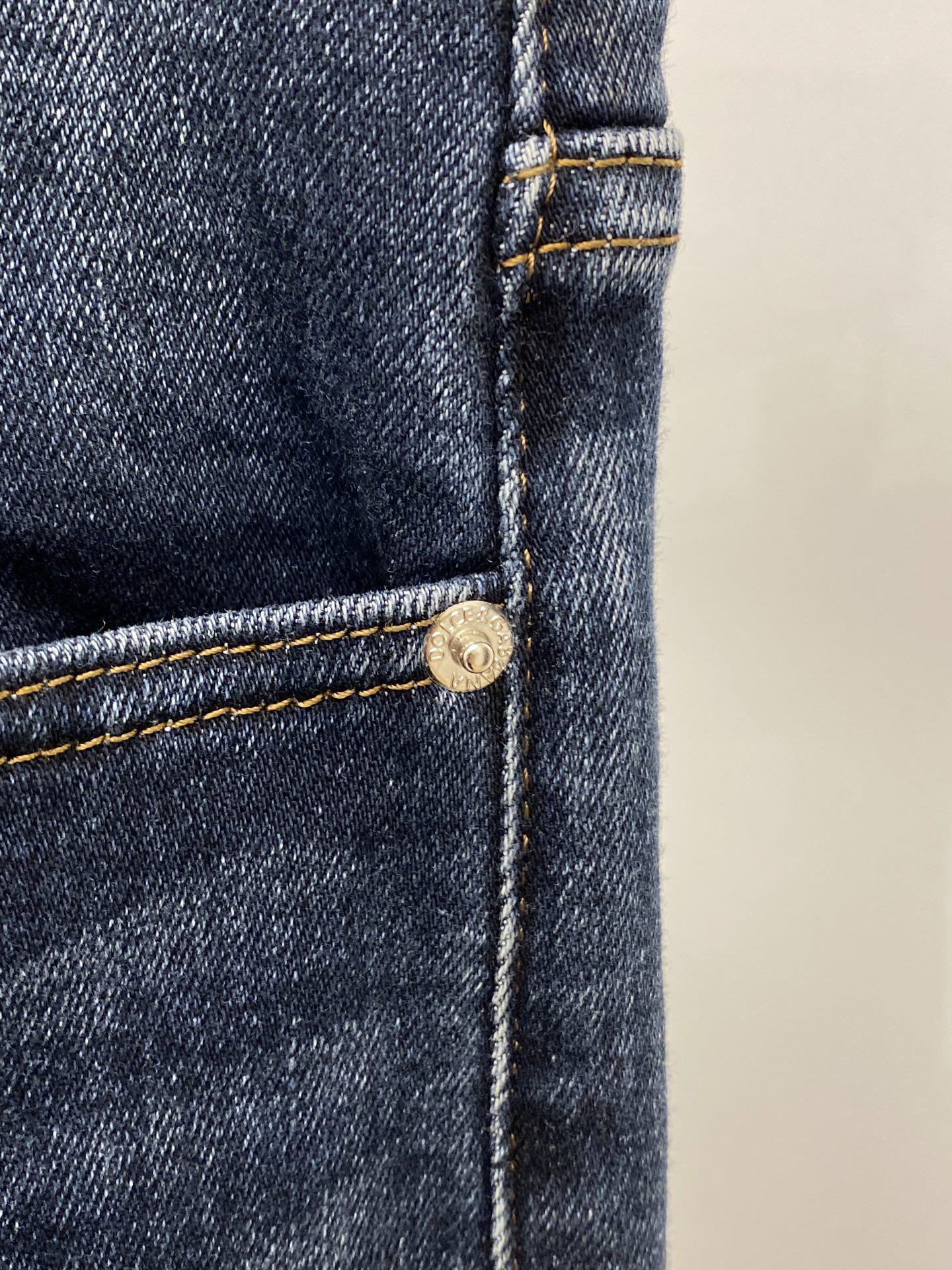 DG、2025最新品，专柜同步有售，原单狠货，水洗休闲牛仔裤，进口原版水洗弹力面料，舒适有弹性，原版五金