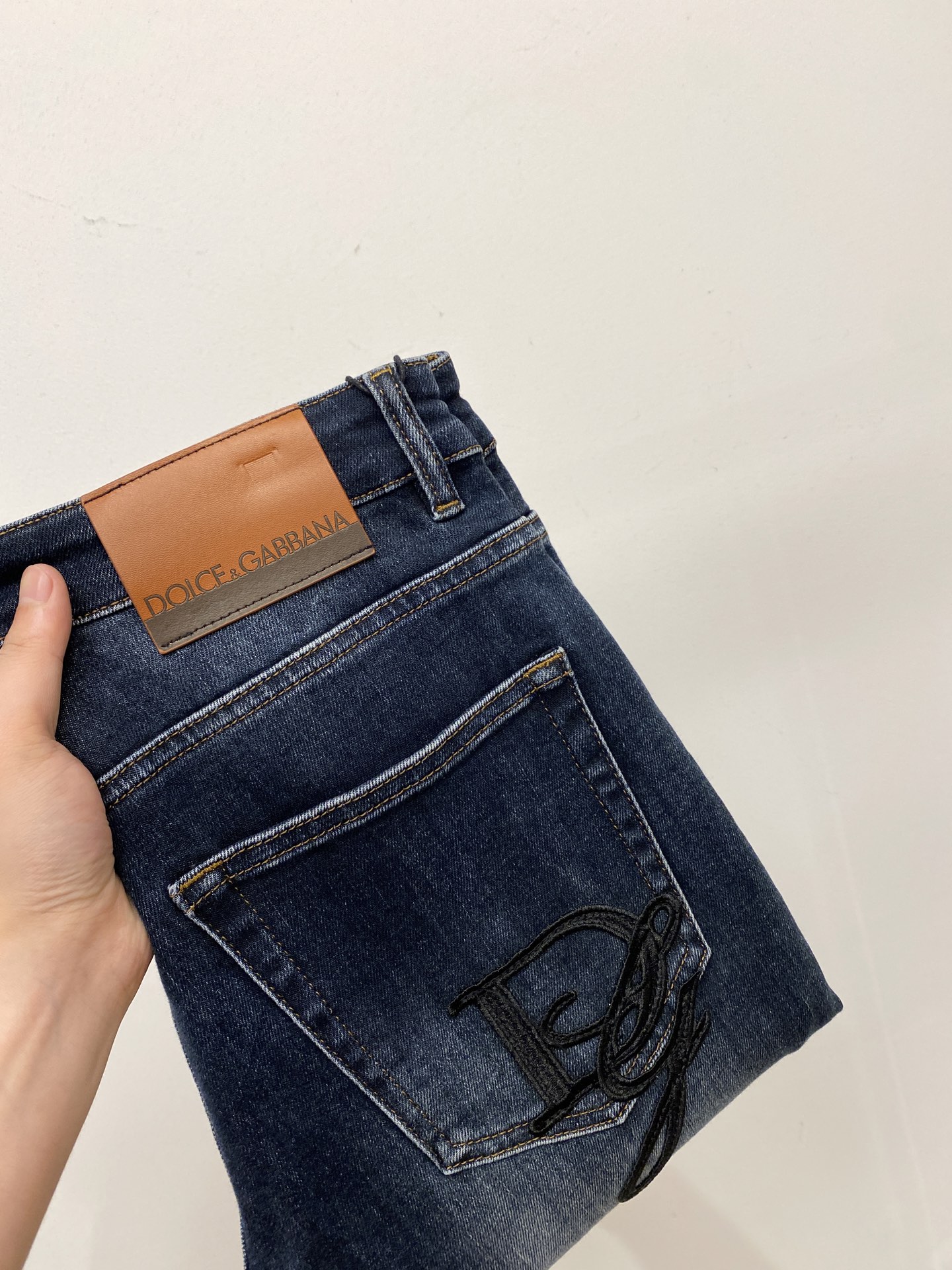 DG、2025最新品，专柜同步有售，原单狠货，水洗休闲牛仔裤，进口原版水洗弹力面料，舒适有弹性，原版五金