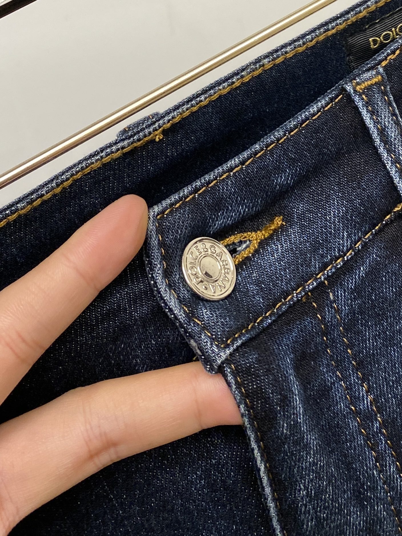 DG、2025最新品，专柜同步有售，原单狠货，水洗休闲牛仔裤，进口原版水洗弹力面料，舒适有弹性，原版五金