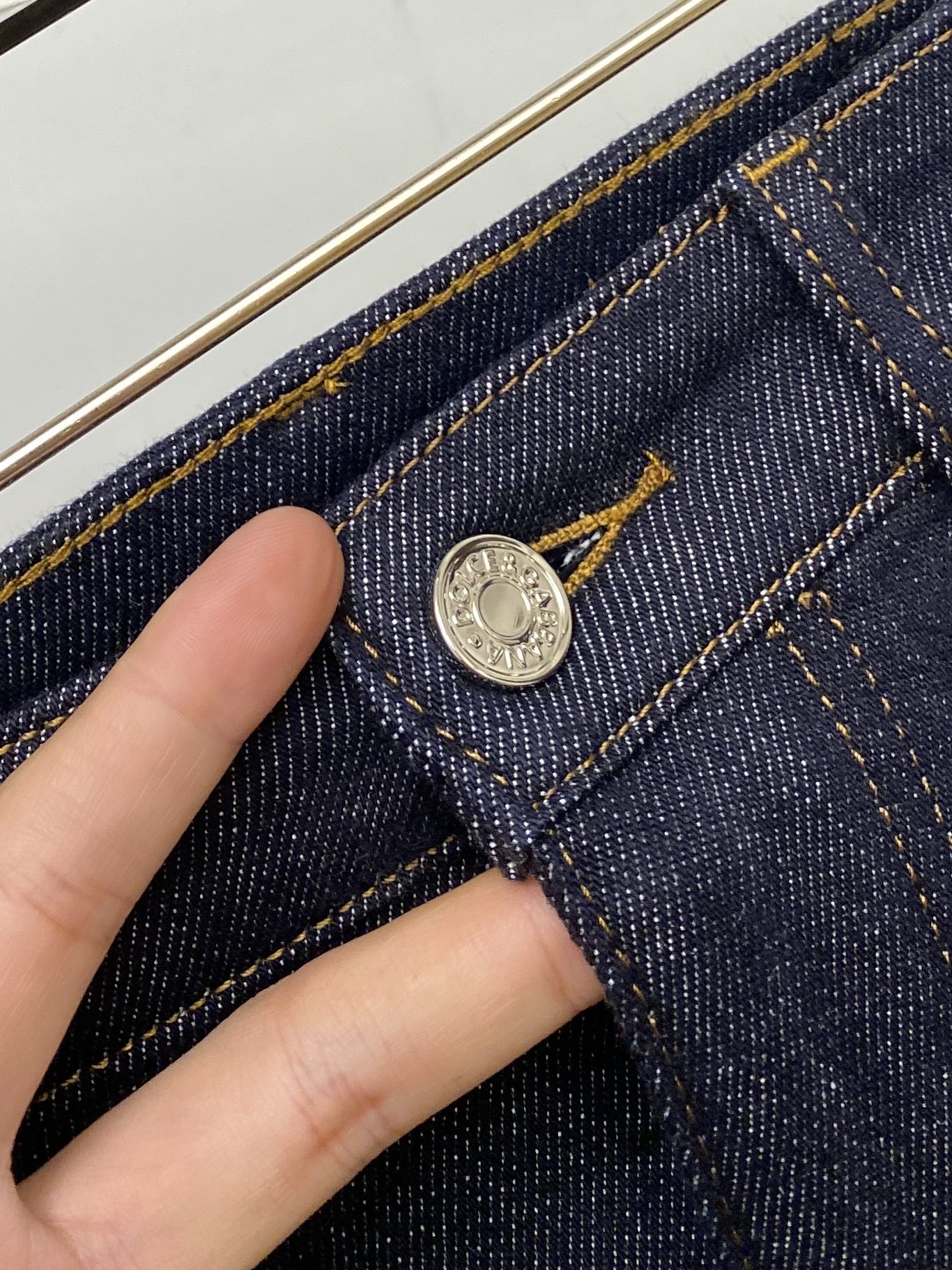 DG、2025最新品，专柜同步有售，原单狠货，水洗休闲牛仔裤，进口原版水洗弹力面料，舒适有弹性，原版五金