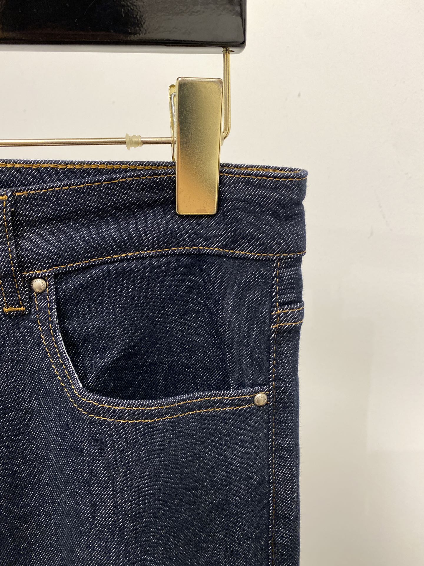 LV、2025最新品，专柜同步有售，原单狠货，水洗休闲牛仔裤，进口原版水洗弹力面料，舒适有弹性，原版五金