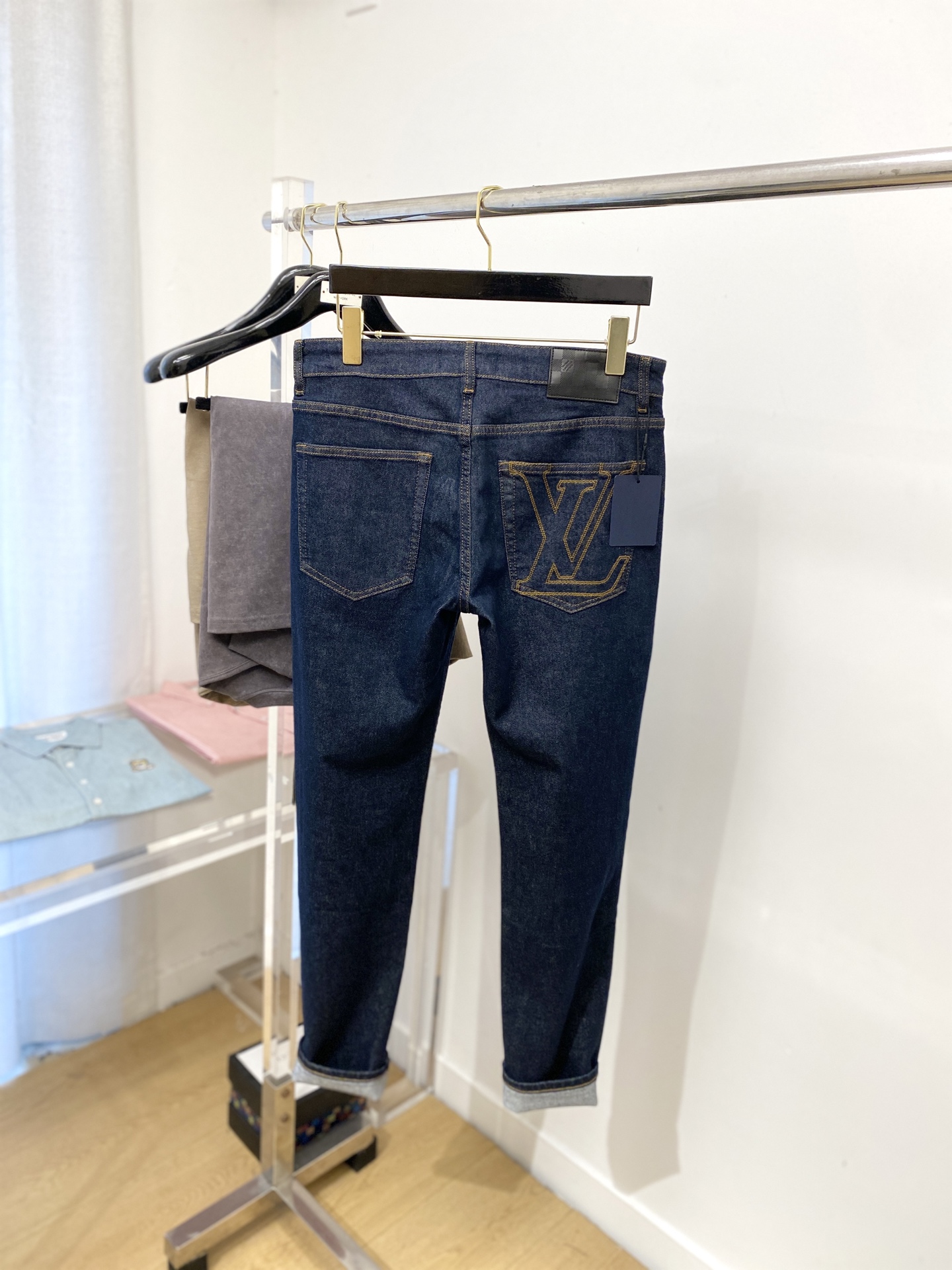 LV、2025最新品，专柜同步有售，原单狠货，水洗休闲牛仔裤，进口原版水洗弹力面料，舒适有弹性，原版五金