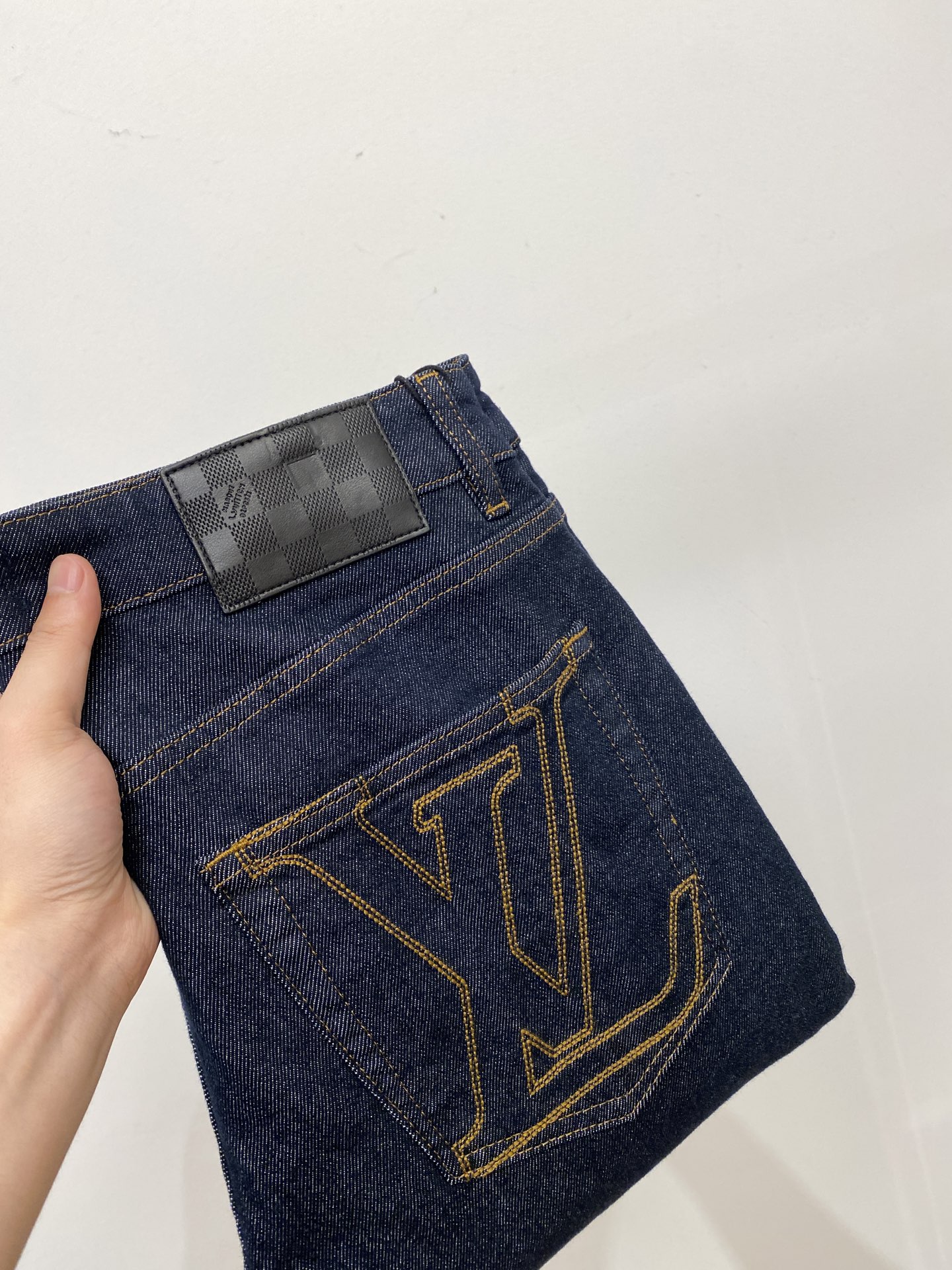 LV、2025最新品，专柜同步有售，原单狠货，水洗休闲牛仔裤，进口原版水洗弹力面料，舒适有弹性，原版五金