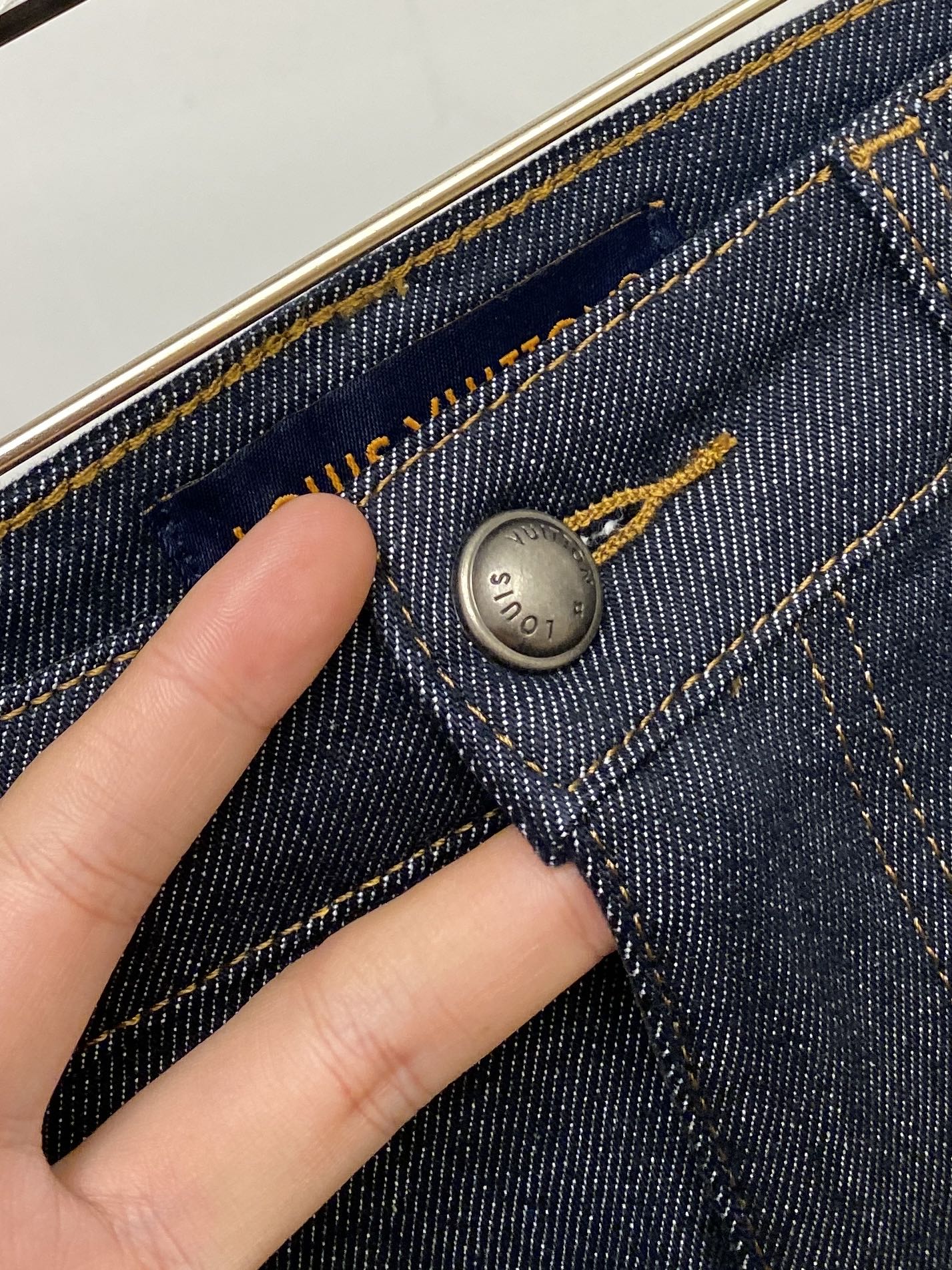 LV、2025最新品，专柜同步有售，原单狠货，水洗休闲牛仔裤，进口原版水洗弹力面料，舒适有弹性，原版五金