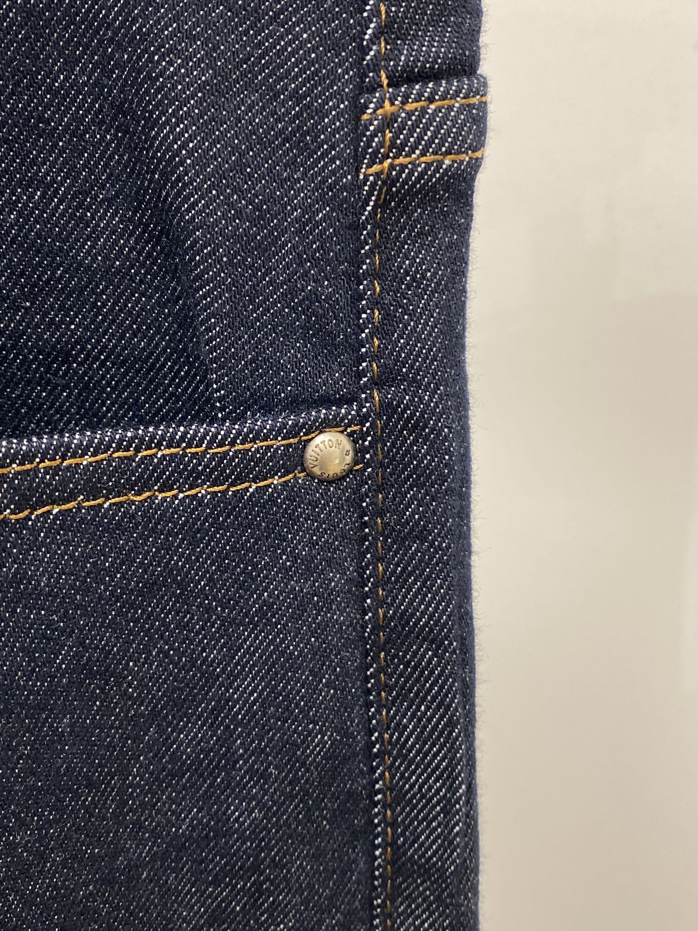 LV、2025最新品，专柜同步有售，原单狠货，水洗休闲牛仔裤，进口原版水洗弹力面料，舒适有弹性，原版五金