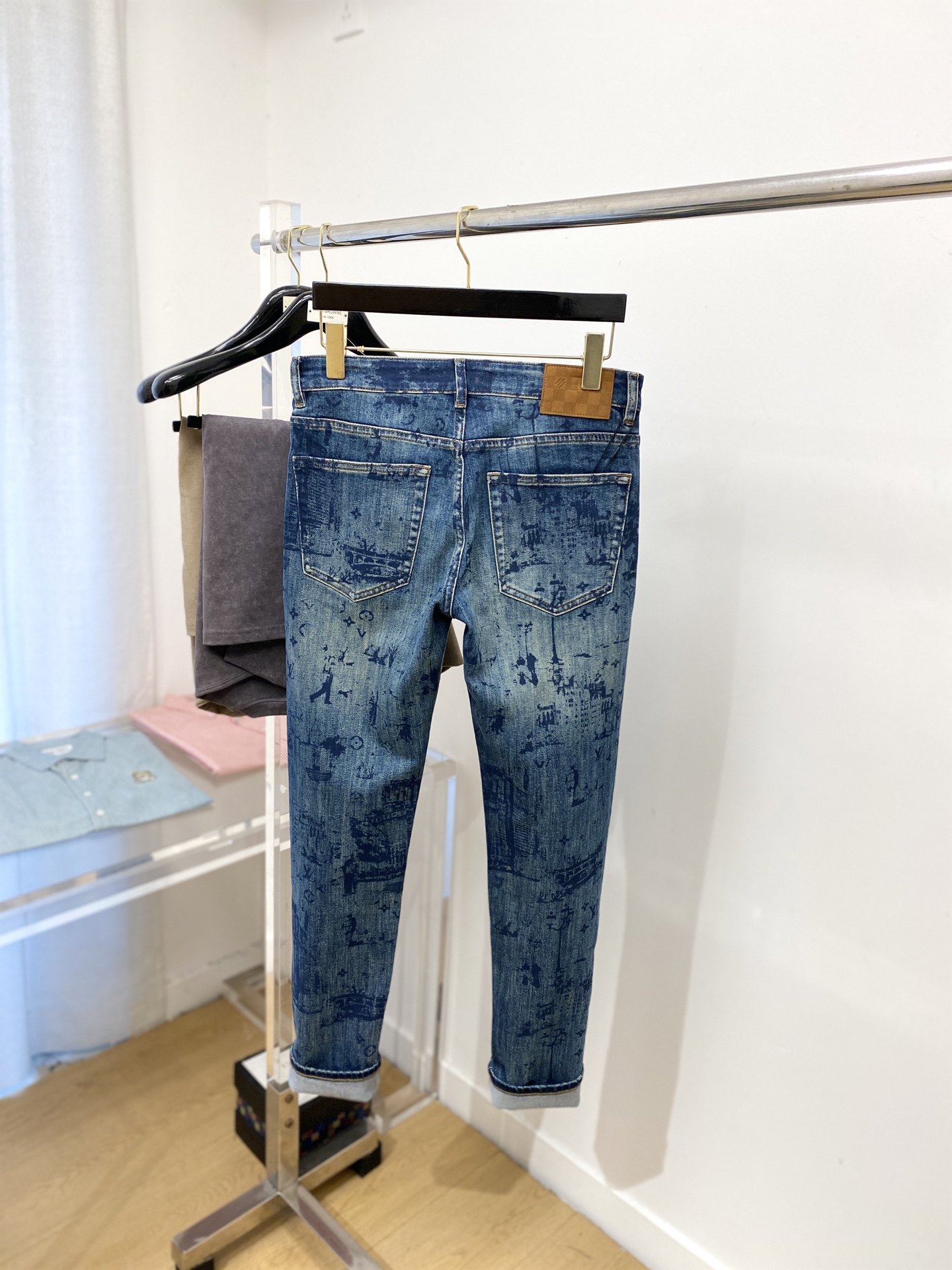 LV、2025最新品，专柜同步有售，原单狠货，水洗休闲牛仔裤，进口原版水洗弹力面料，舒适有弹性，原版五金