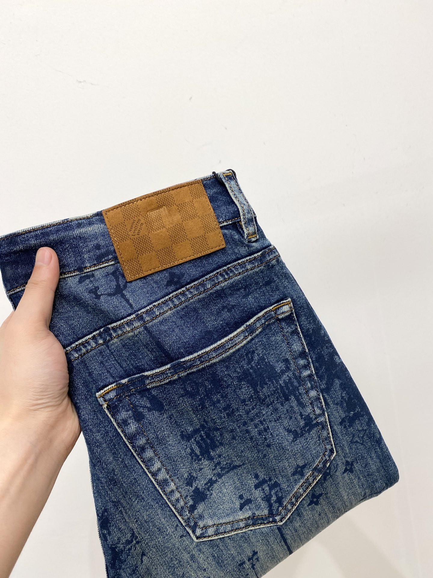 NO:514024,LV, 2025 latest products, special counters are available at the same time, original singles, washable casual jeans, imported original washing elastic fabric, comfortable and elastic, original hardware and auxiliary decorative logo, super positive style, extremely high grade, counter quality, fashionable and stylish upper body, 29-38,, louis vuitton, jeans, alexander wang19860909LV、2025最新品,专柜同步有售,原单狠货,水洗休闲牛仔裤,进口原版水洗弹力面料,舒适有弹性,原版五金辅料装饰logo,版型超正,档次极高,专柜品质,上身时尚有型,码数29-38,,louis vuitton,jeans,alexander wang,Men's clothing