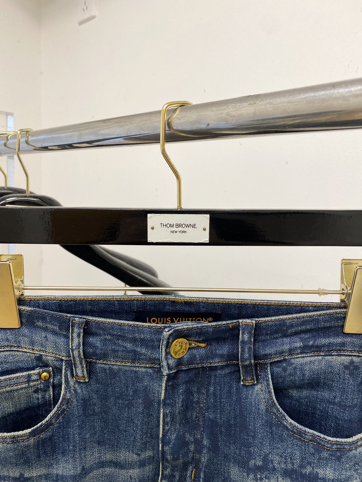 LV、2025最新品，专柜同步有售，原单狠货，水洗休闲牛仔裤，进口原版水洗弹力面料，舒适有弹性，原版五金