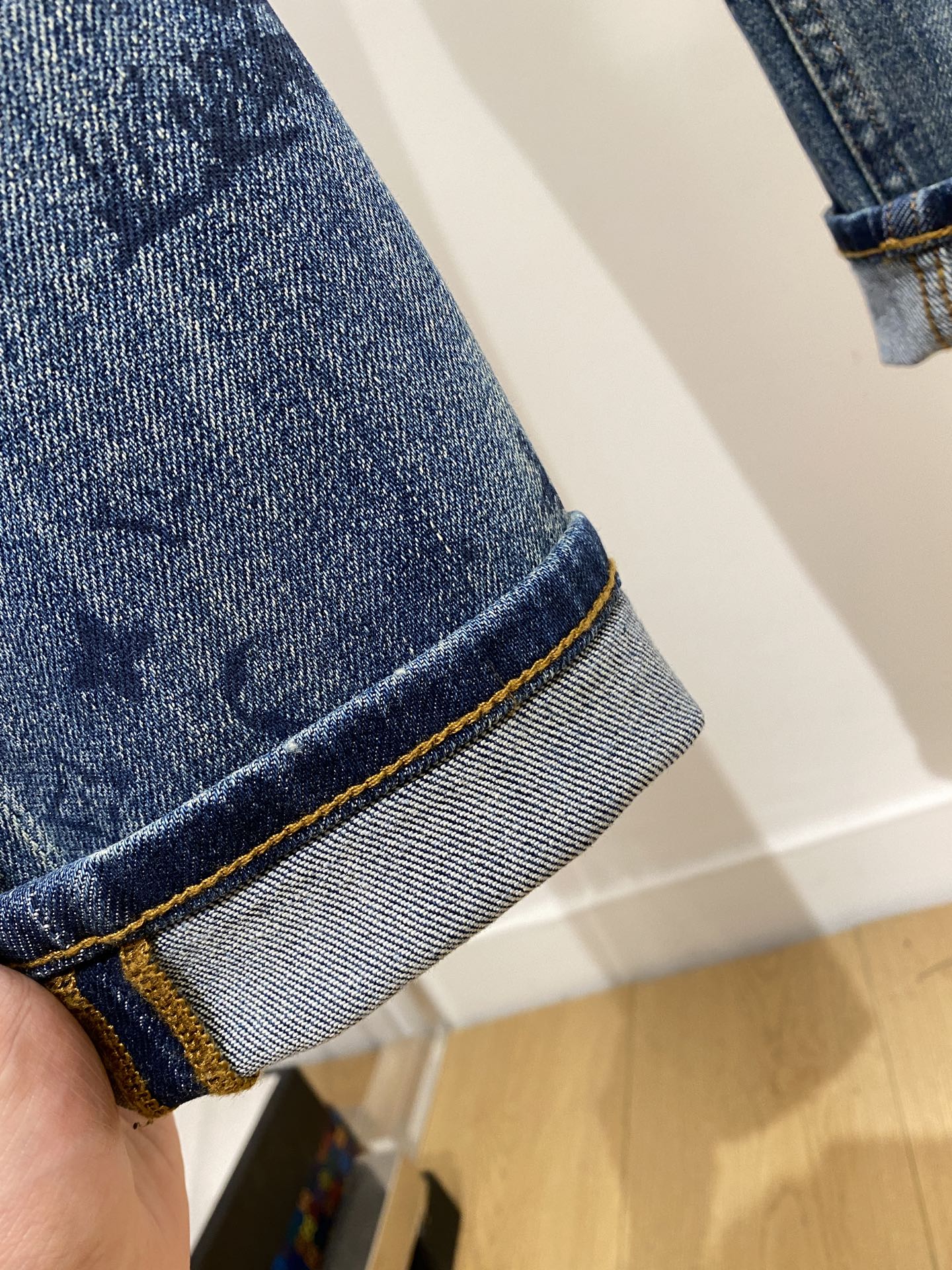 LV、2025最新品，专柜同步有售，原单狠货，水洗休闲牛仔裤，进口原版水洗弹力面料，舒适有弹性，原版五金