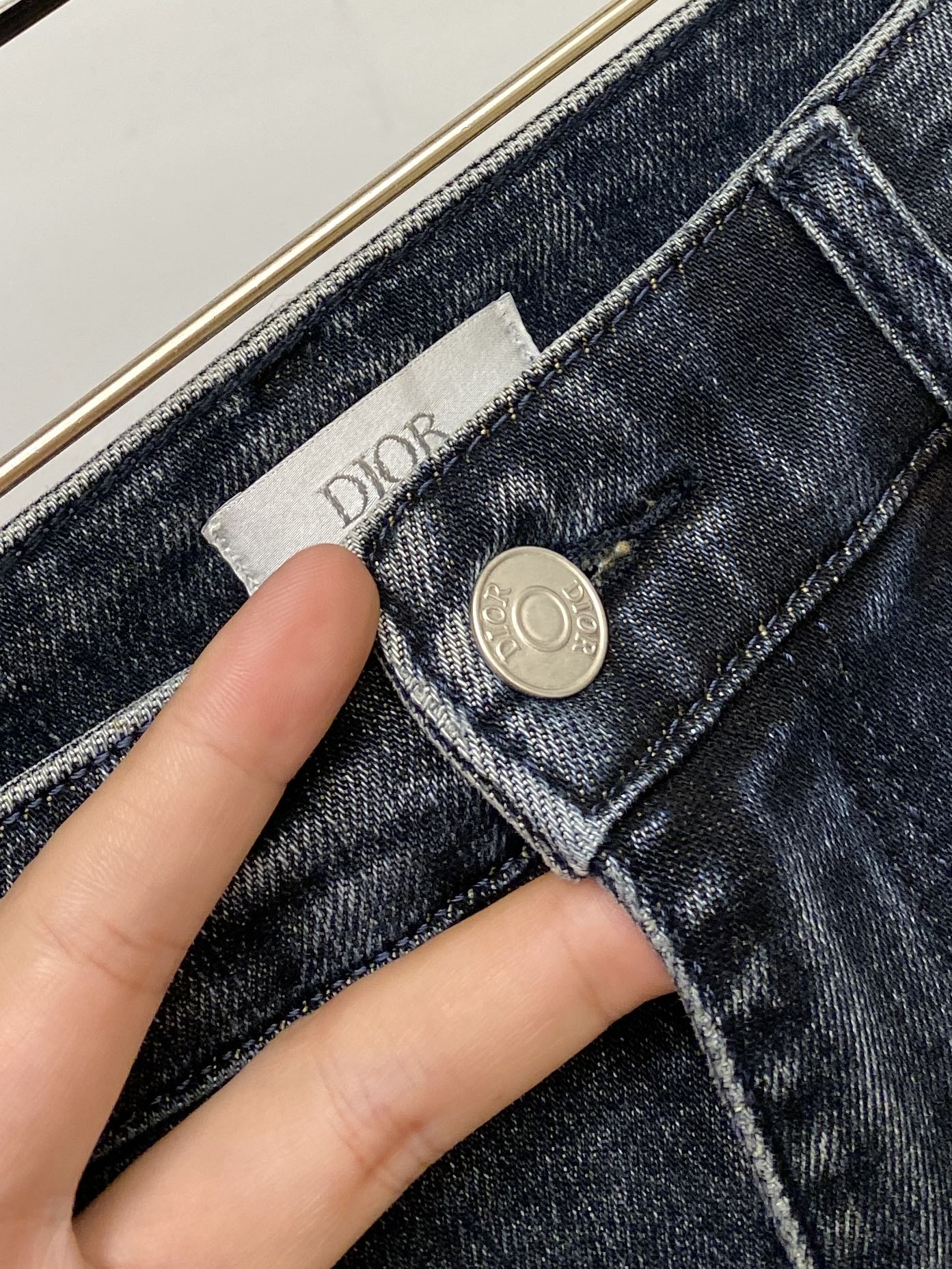 迪奥、2025最新品，专柜同步有售，原单狠货，水洗休闲牛仔裤，进口原版水洗弹力面料，舒适有弹性，原版五金